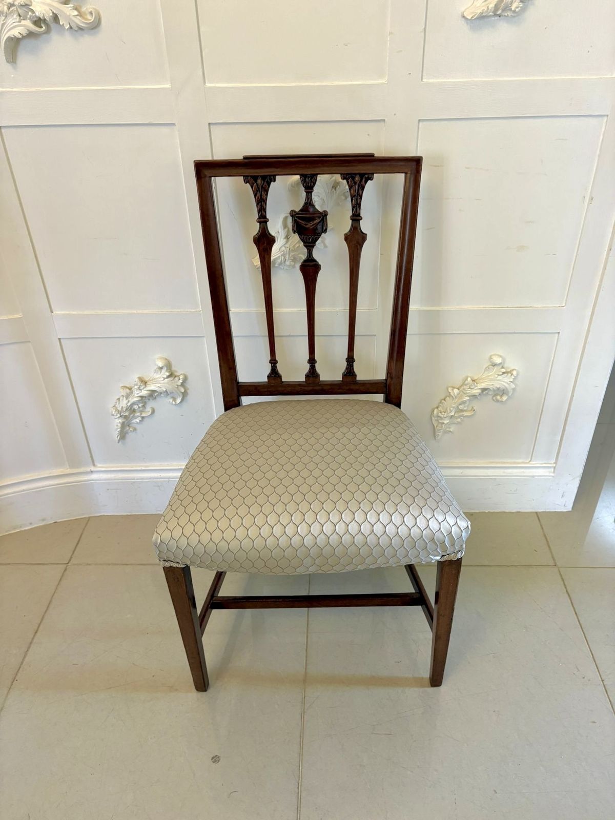 photo vinterior Antique 19th Century English Mahogany Dining Chairs Set Of 8 Carvers Newly Upholstered