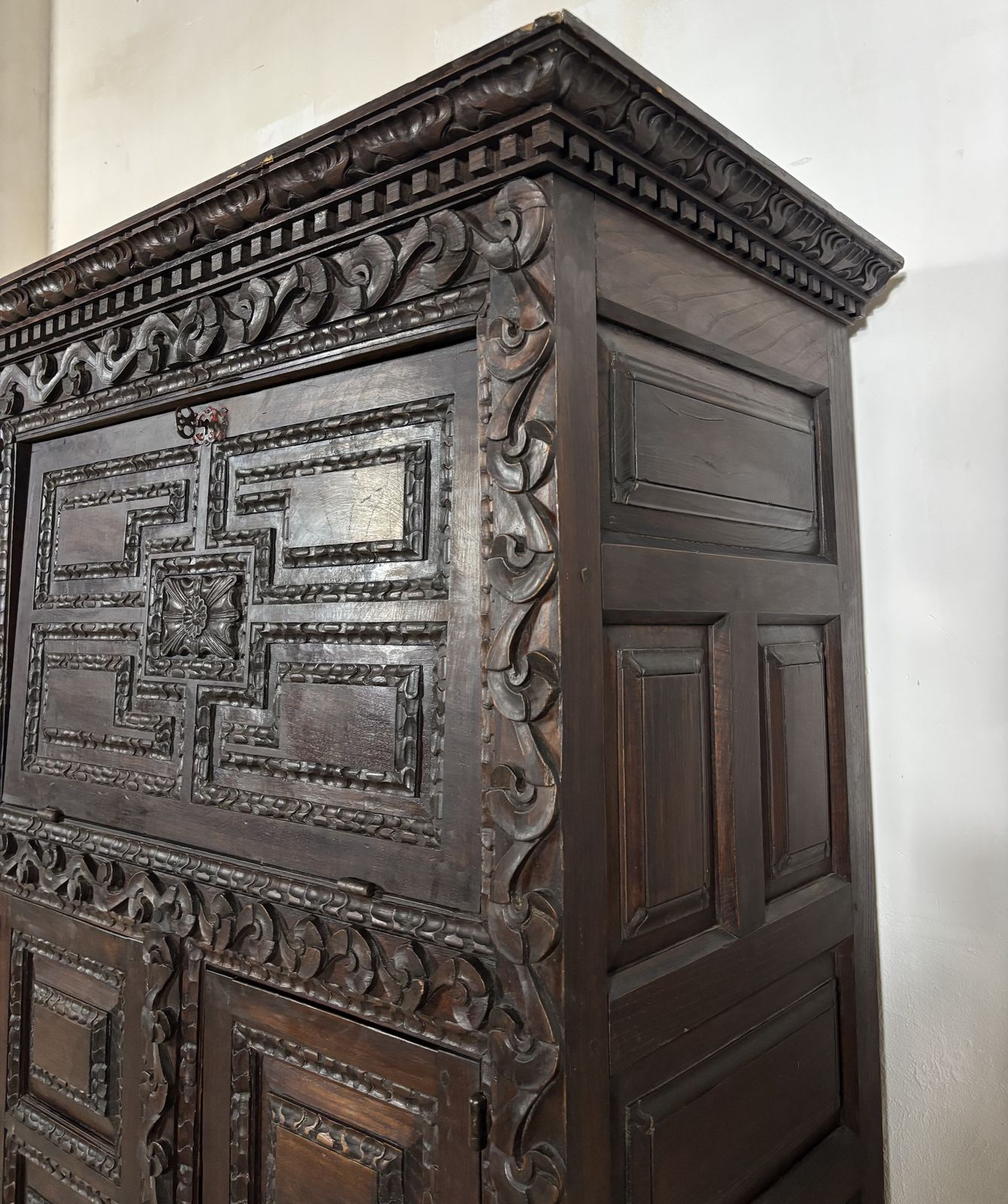 photo for sale 19e-eeuws barok eiken abattant met diep gesneden decoratie