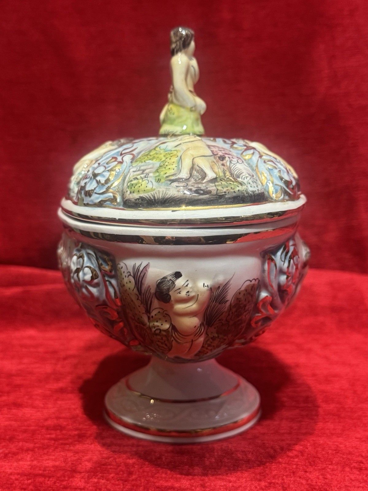 165.0 Capodimonte Porcelain Ornemental Putti/ Floral Sprays Lidded Jardiniere Vase photo