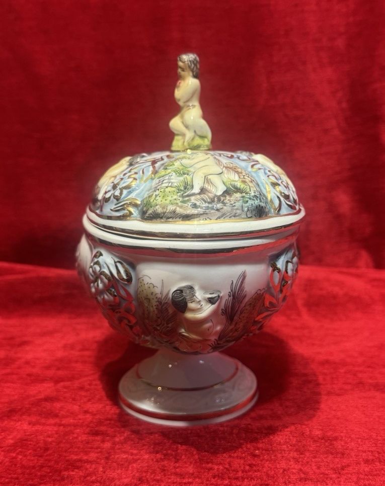 photo vinterior Capodimonte Porcelain Ornemental Putti/ Floral Sprays Lidded Jardiniere Vase
