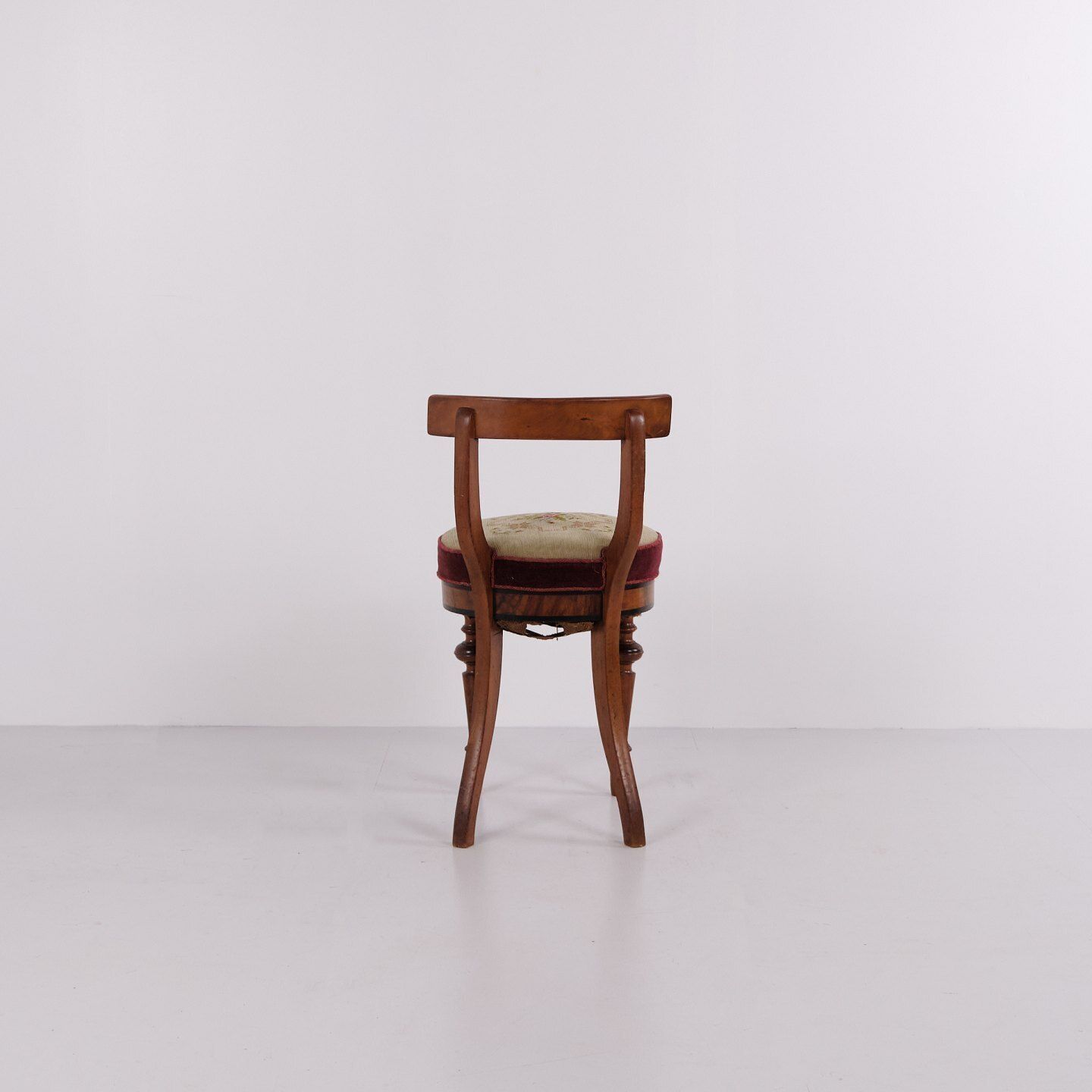photo furniture Small Piano Stool In Polished Walnut With Marquetry From 1880