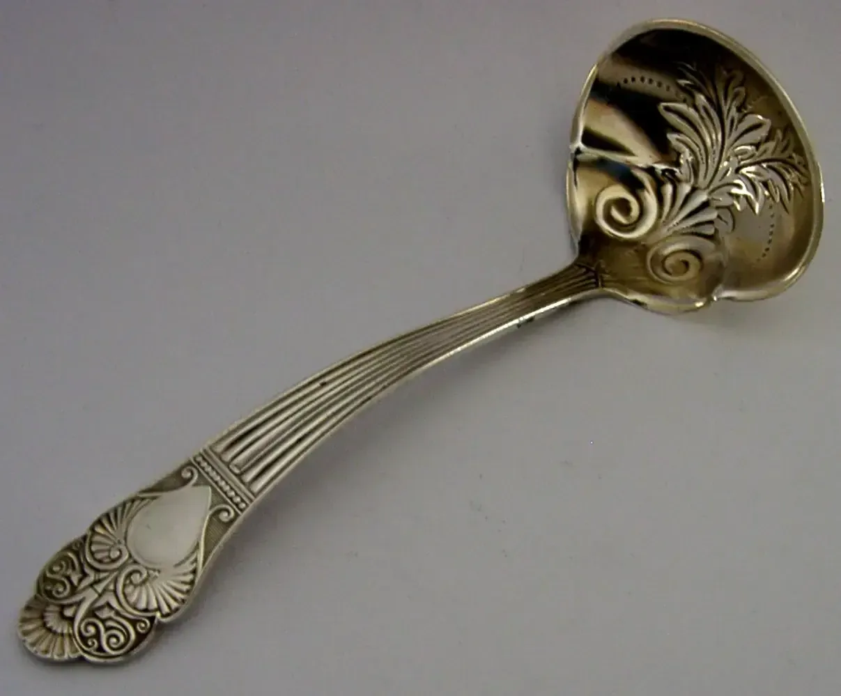 Louche américaine d'époque en argent massif sterling, modèle Milan, Gorham, 1885