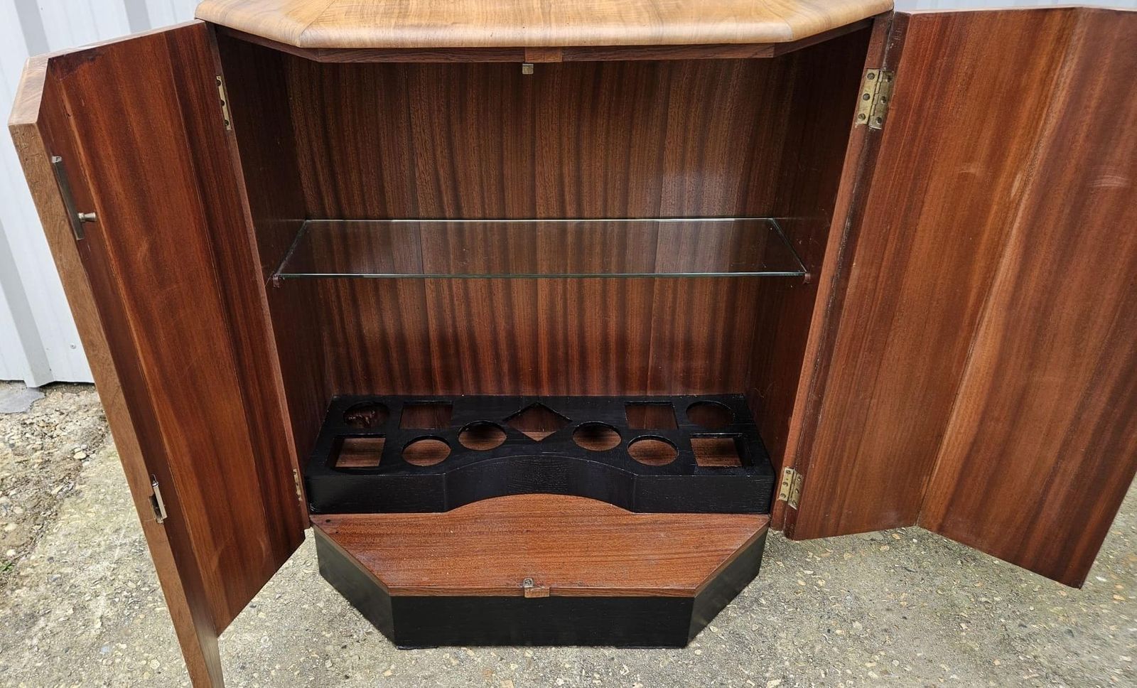 British Art Deco Cocktail Bar With Stunning Figured Walnut photo vinterior