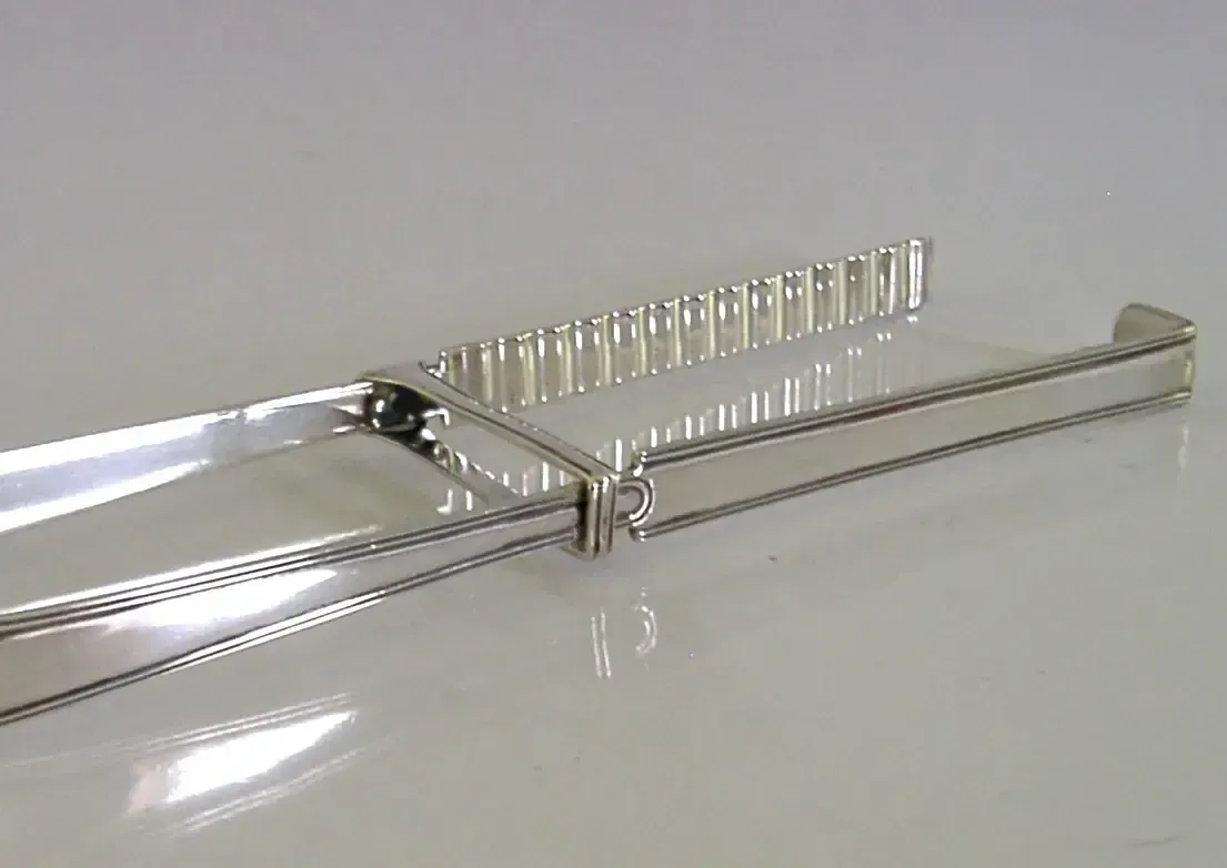 Pince de service en argent massif sterling, armes des Willoughby, époque georgienne, vers 1780 photo vintage