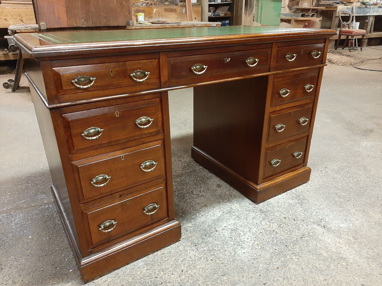 Lovely Antique Walnut Pedestal Desk In Excellent Condition photo vintage