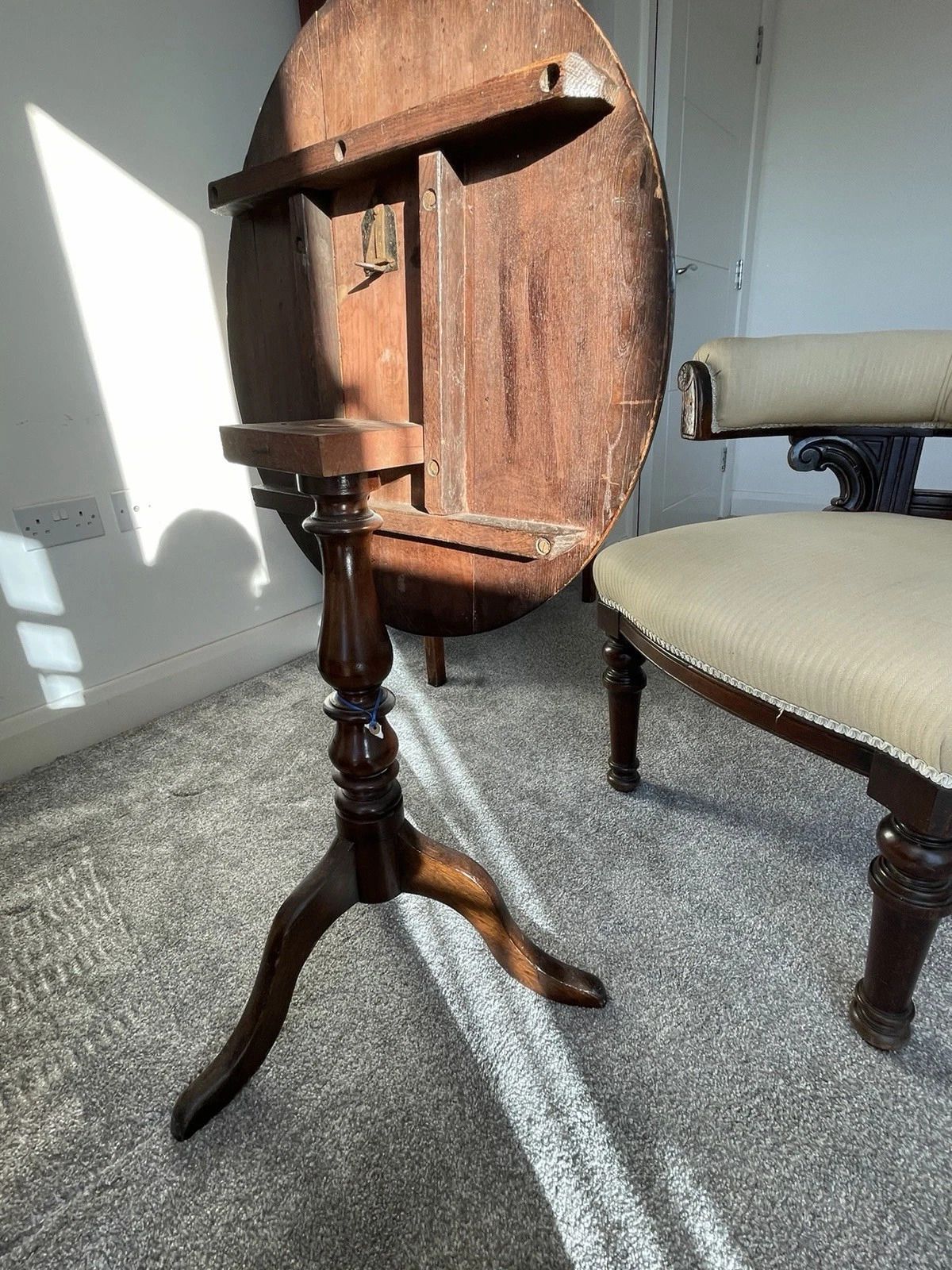 Antique Dark Oak Tilt Top Tripod Pedestal Side Tea Table photo 145.0