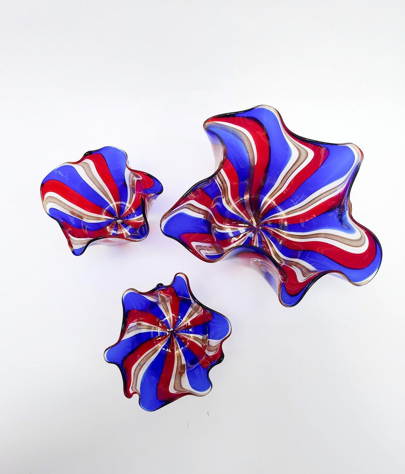 Set Of 3 Murano Glass Vases With A Handkerchief Shape, Red And Blue Canes, Gold Leaf, Vintage Design photo vinterior