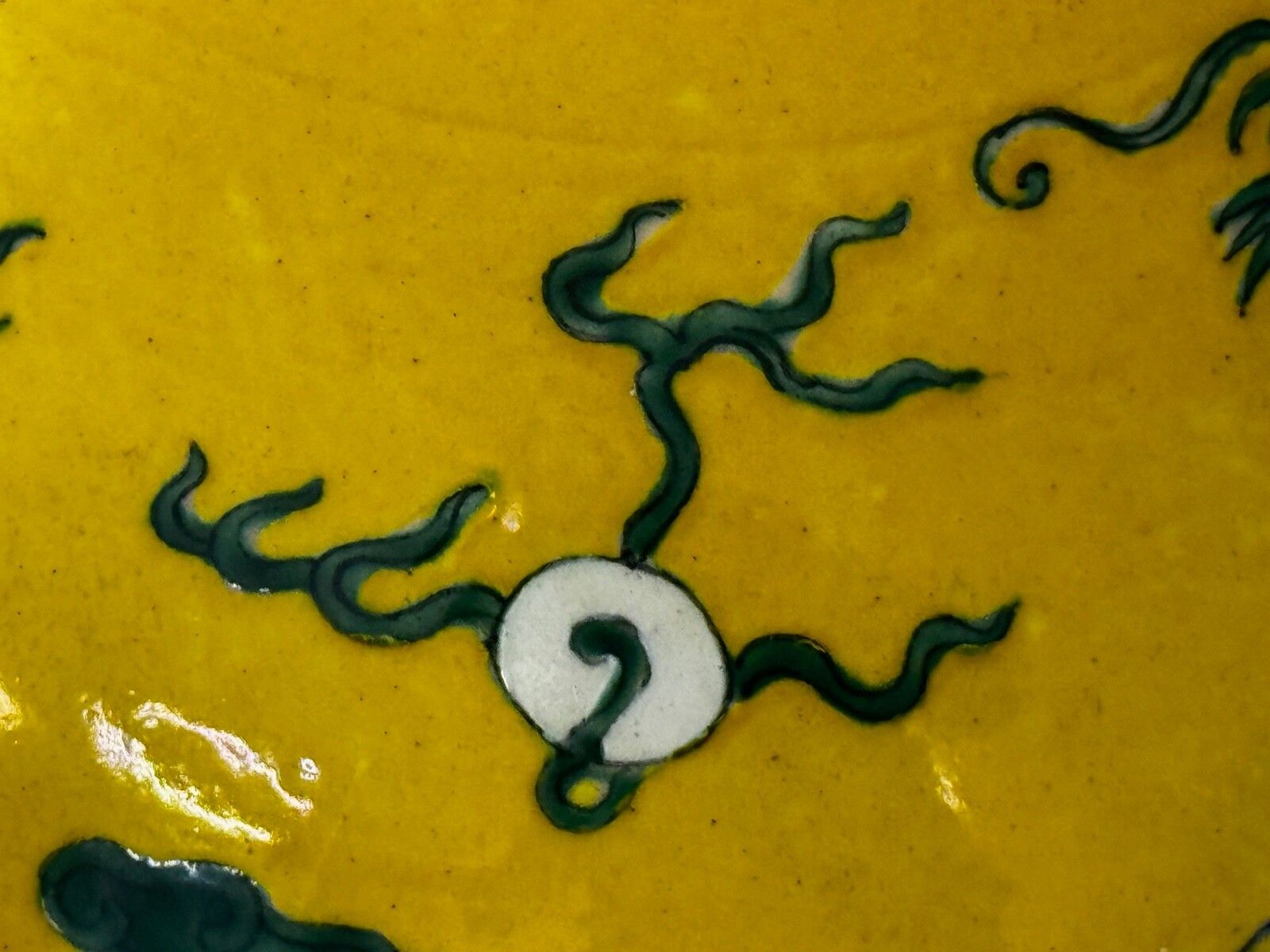 photo furniture Chinese Qing Porcelain Dragons Yellow Ground Tianqiuping Vase Yongzheng Seal