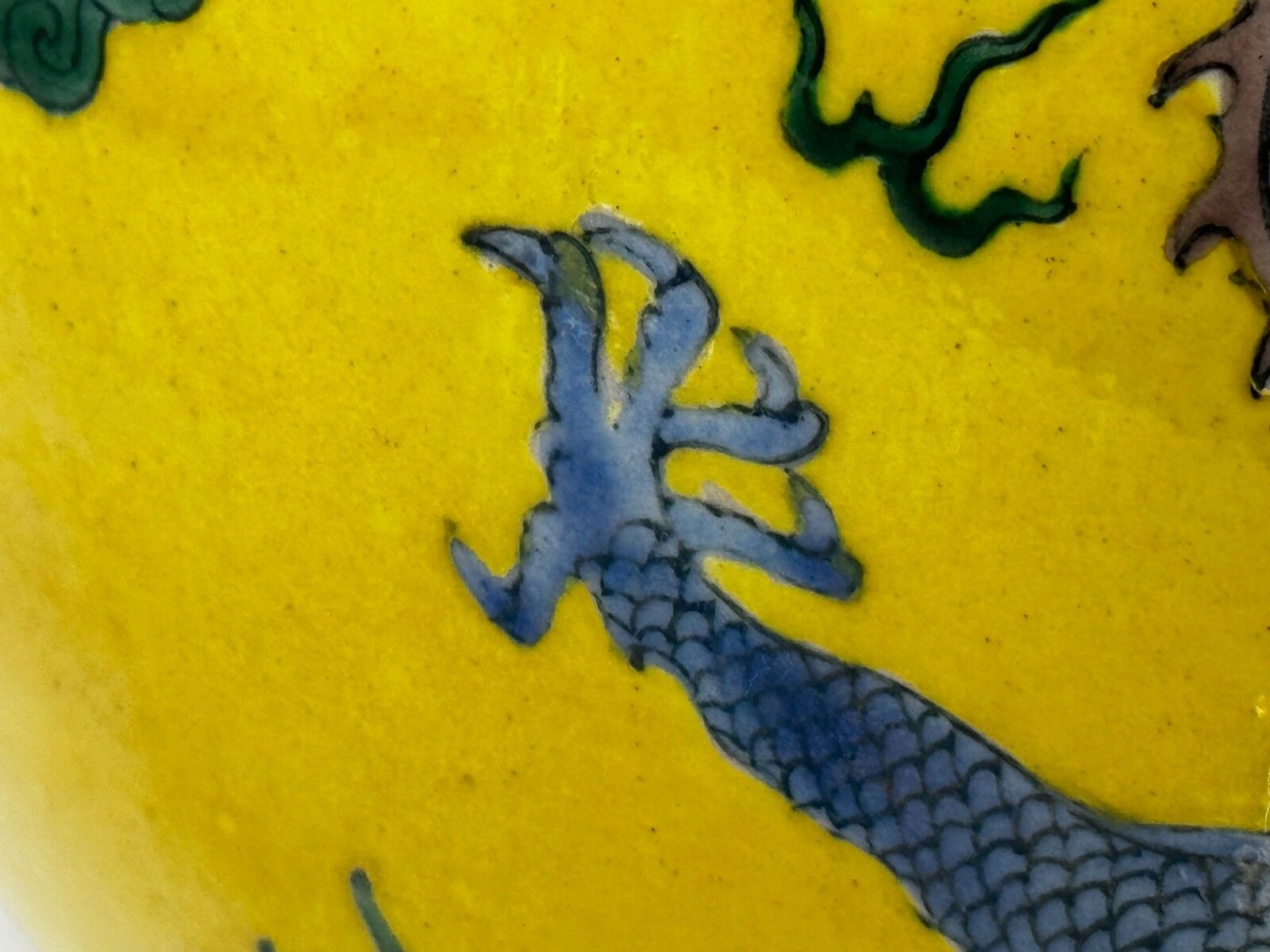 photo vinterior Chinese Qing Porselein Draken Gele Fond Tianqiuping Vaas Yongzheng Zegel