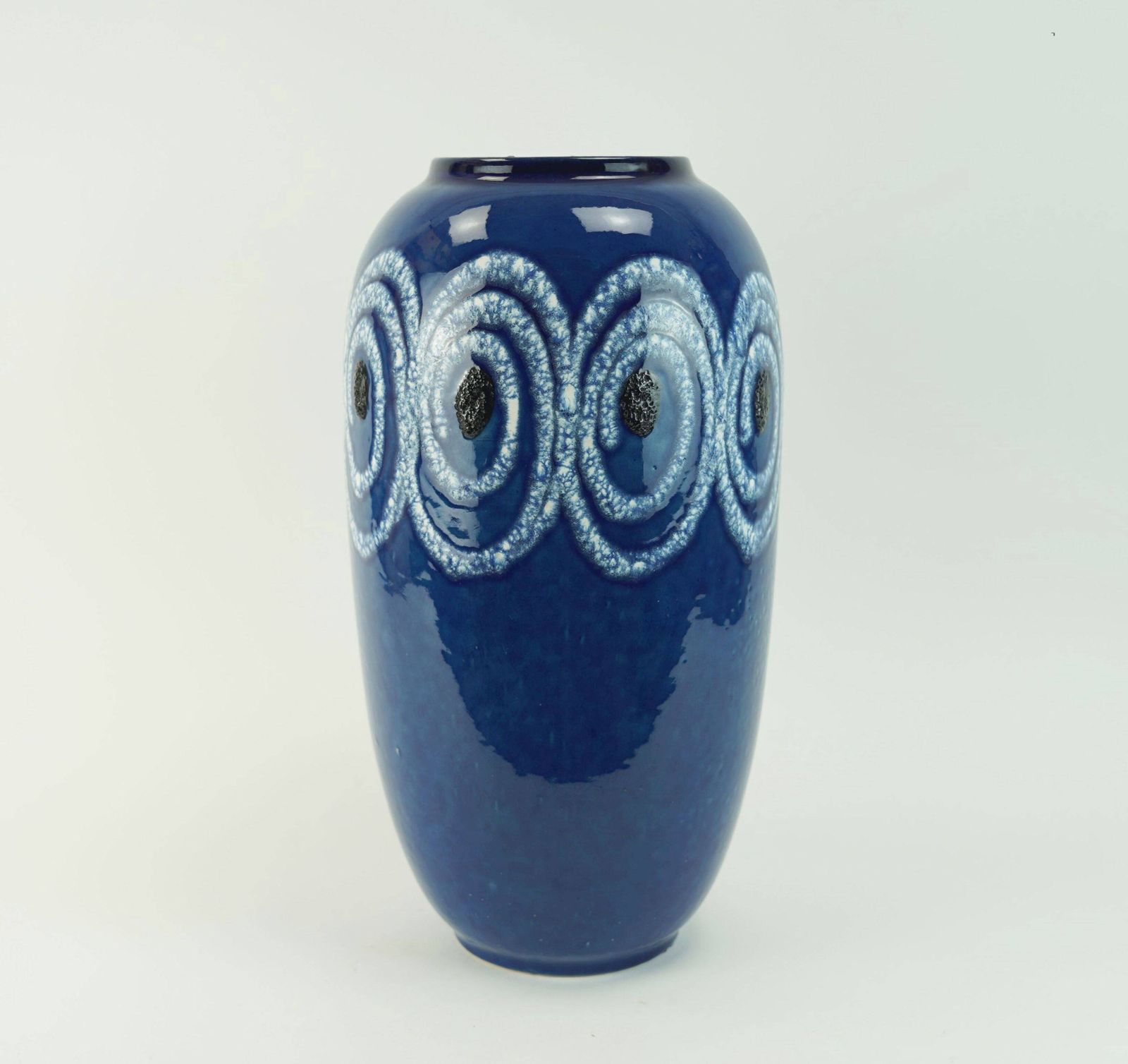 Vase de sol Scheurich bleu à motif tourbillon blanc, Fat Lava, modèle n° 546-41 photo furniture