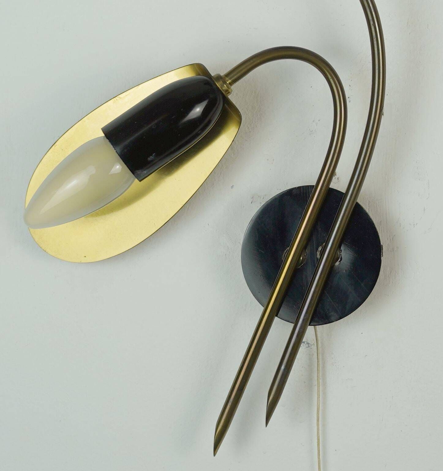 Paire d'appliques murales mid-century, laiton et métal noir, années 1950 photo vintage