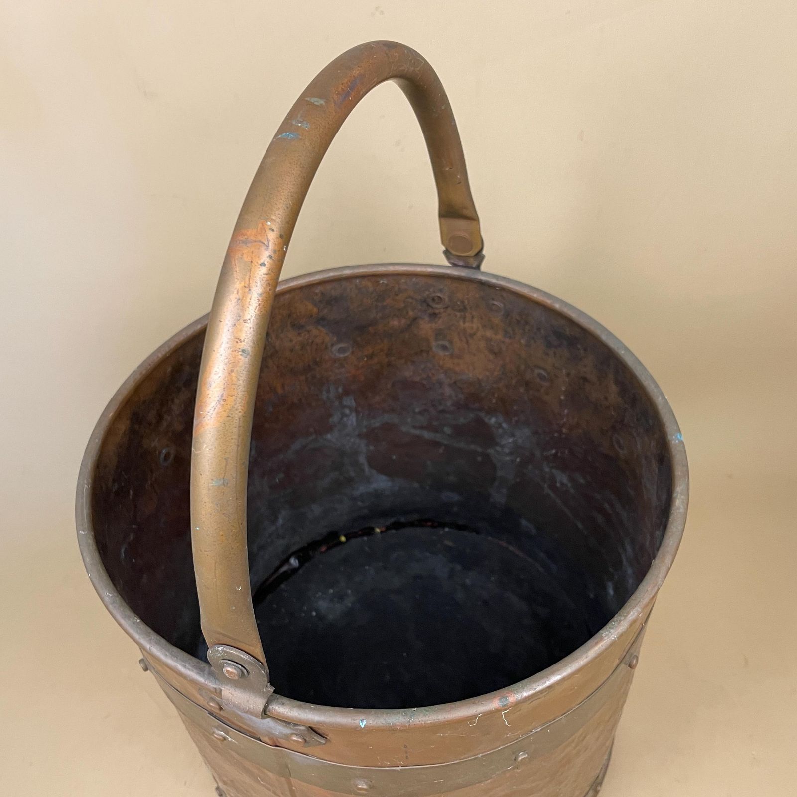Antique Metal Copper Coal Bucket Gold Brass Handle Fireside Fire Side Scuttle Helmet Cottage Vintage Fireplace Logs Ornate Round Large photo vintage