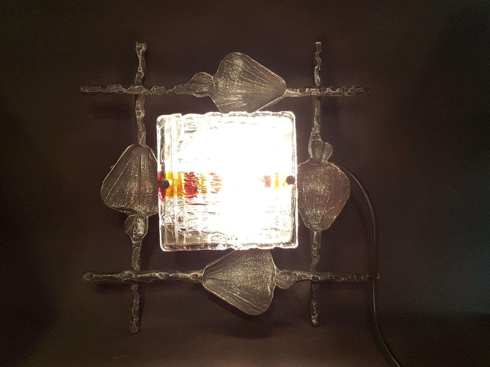 Vintage Tom Ahlström & Hans Ehrlich Brutalist wandlamp, smeedijzer en artistiek glas, Zweden, jaren 1960 photo for sale