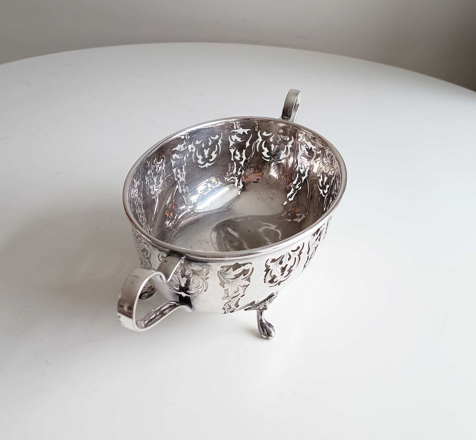 Antique Silver Plate Bread Rolls Serving Bowl: Curved Handles, Acanthus Feet, Belle Epoque photo vinterior