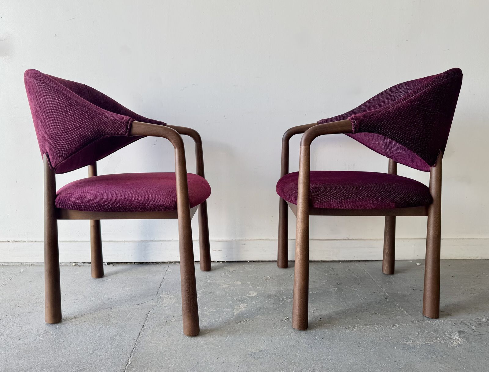 Pair Of Purple Velvet Dining Chairs With Arms By Casa Padrino photo for sale