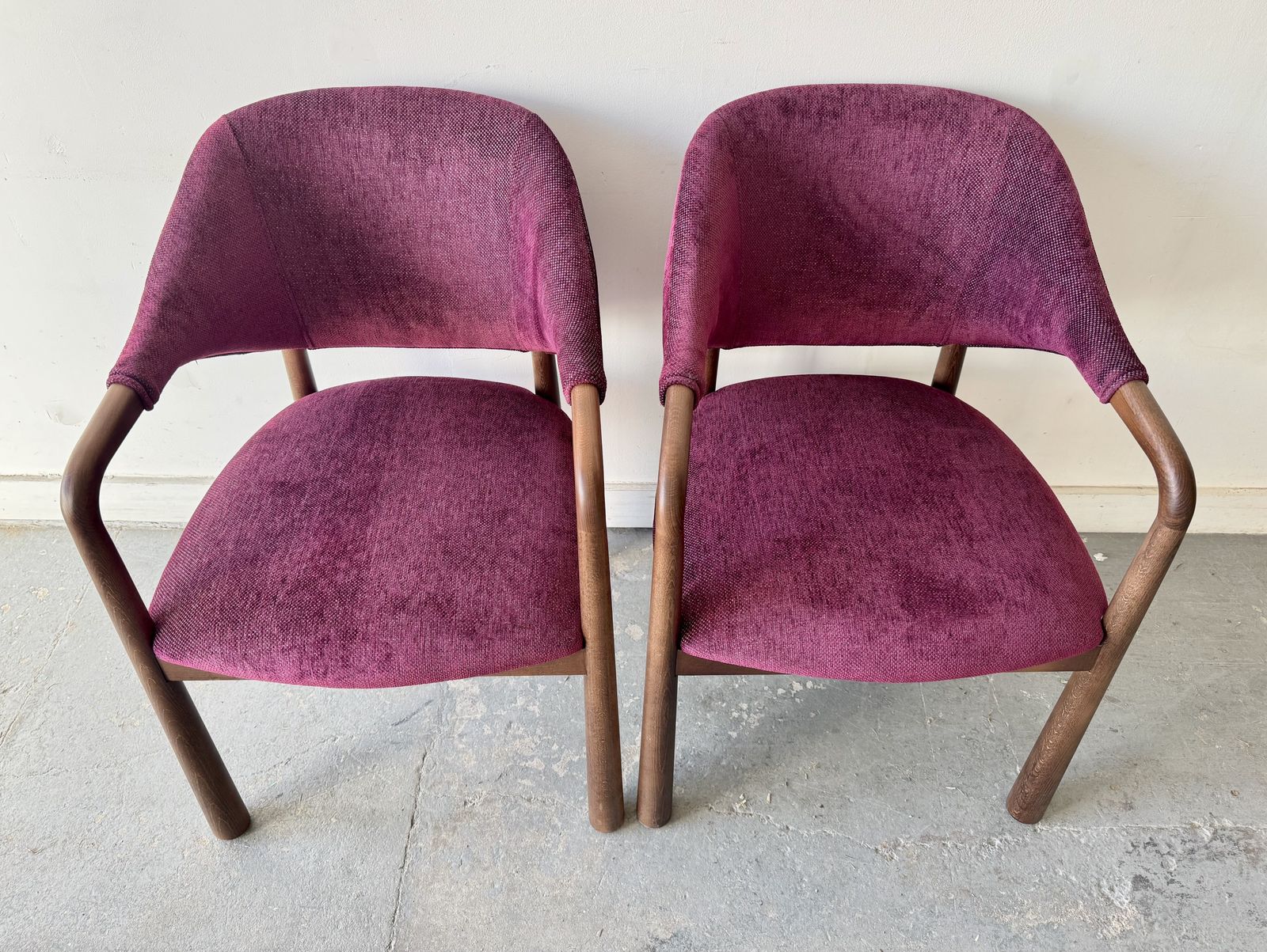 Pair Of Purple Velvet Dining Chairs With Arms By Casa Padrino photo buy