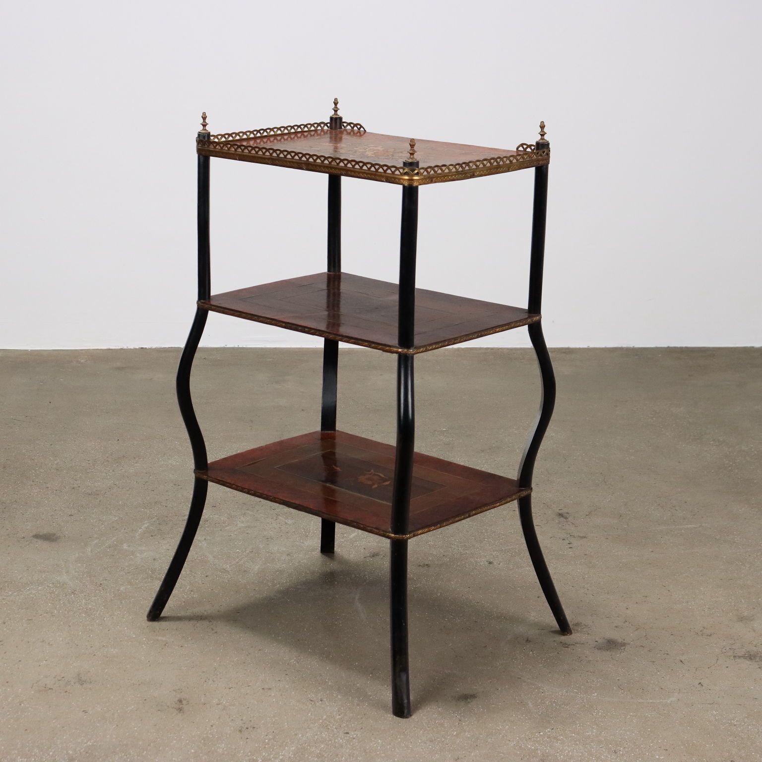 photo buy Table d'appoint d'époque en hêtre et métal, Italie, XXe siècle