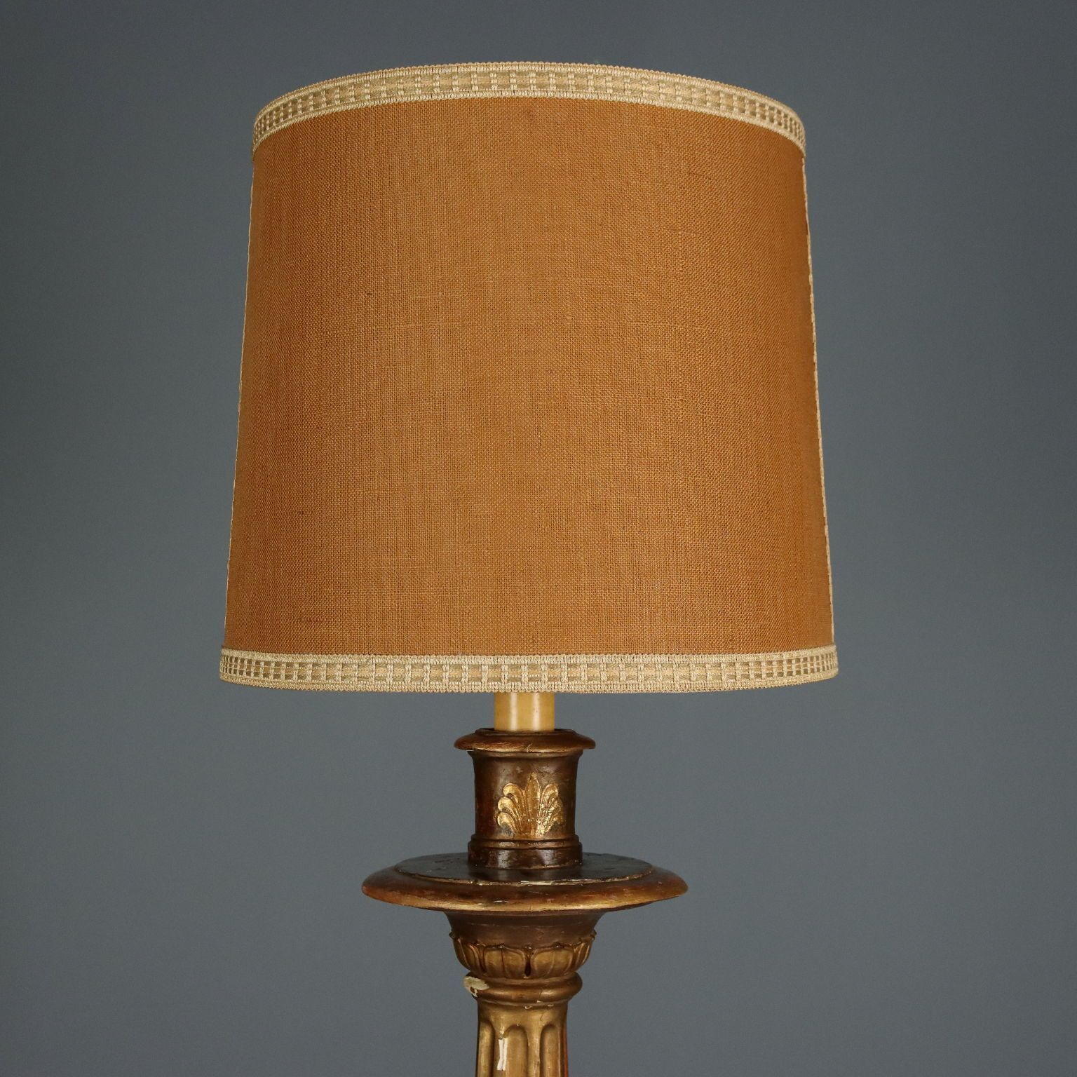 Décoration Bougeoir d'époque en bois doré et tissu, Italie, XIXe siècle photo