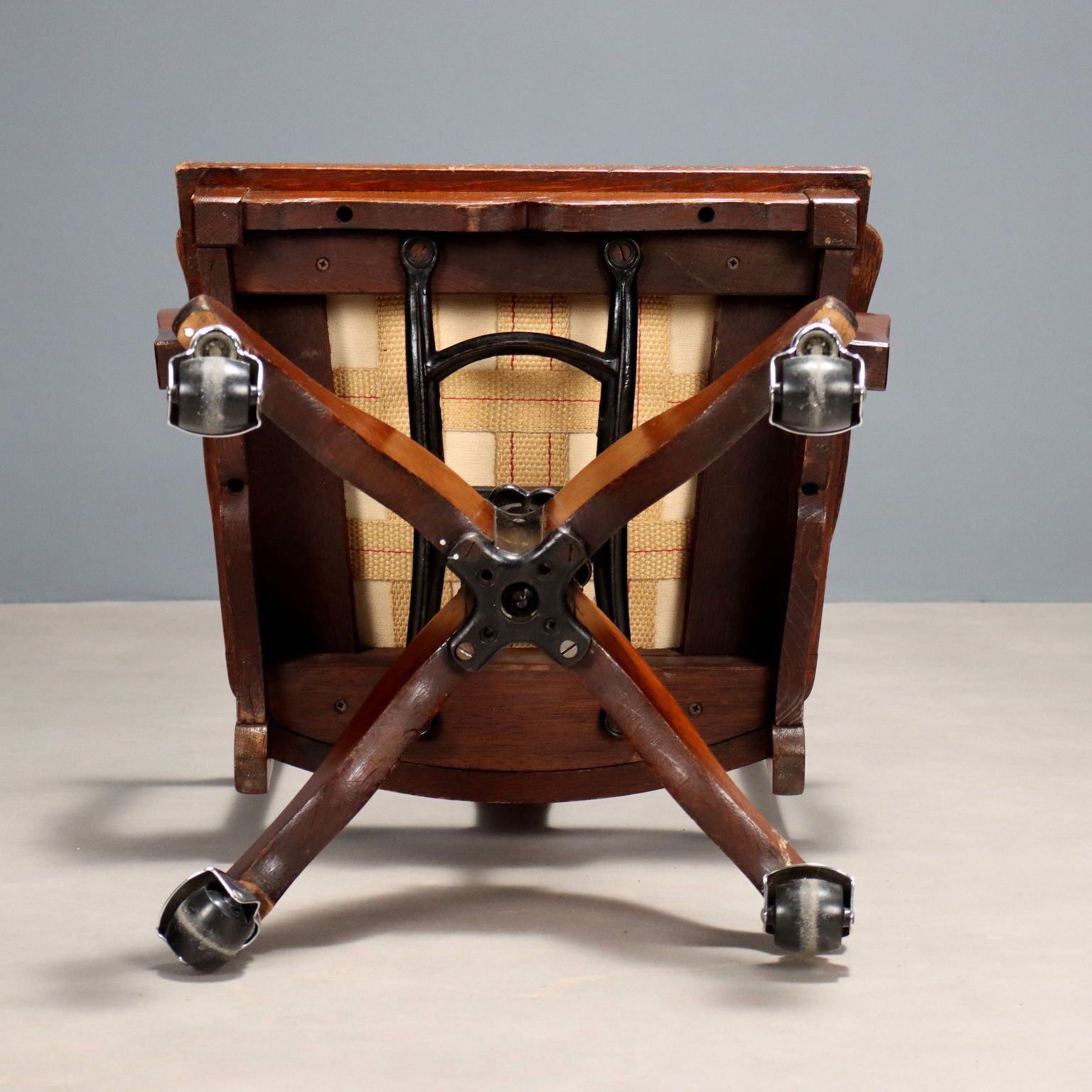 photo vinterior Fauteuil pivotant d'époque en chêne à roulettes, Royaume-Uni, XXe siècle