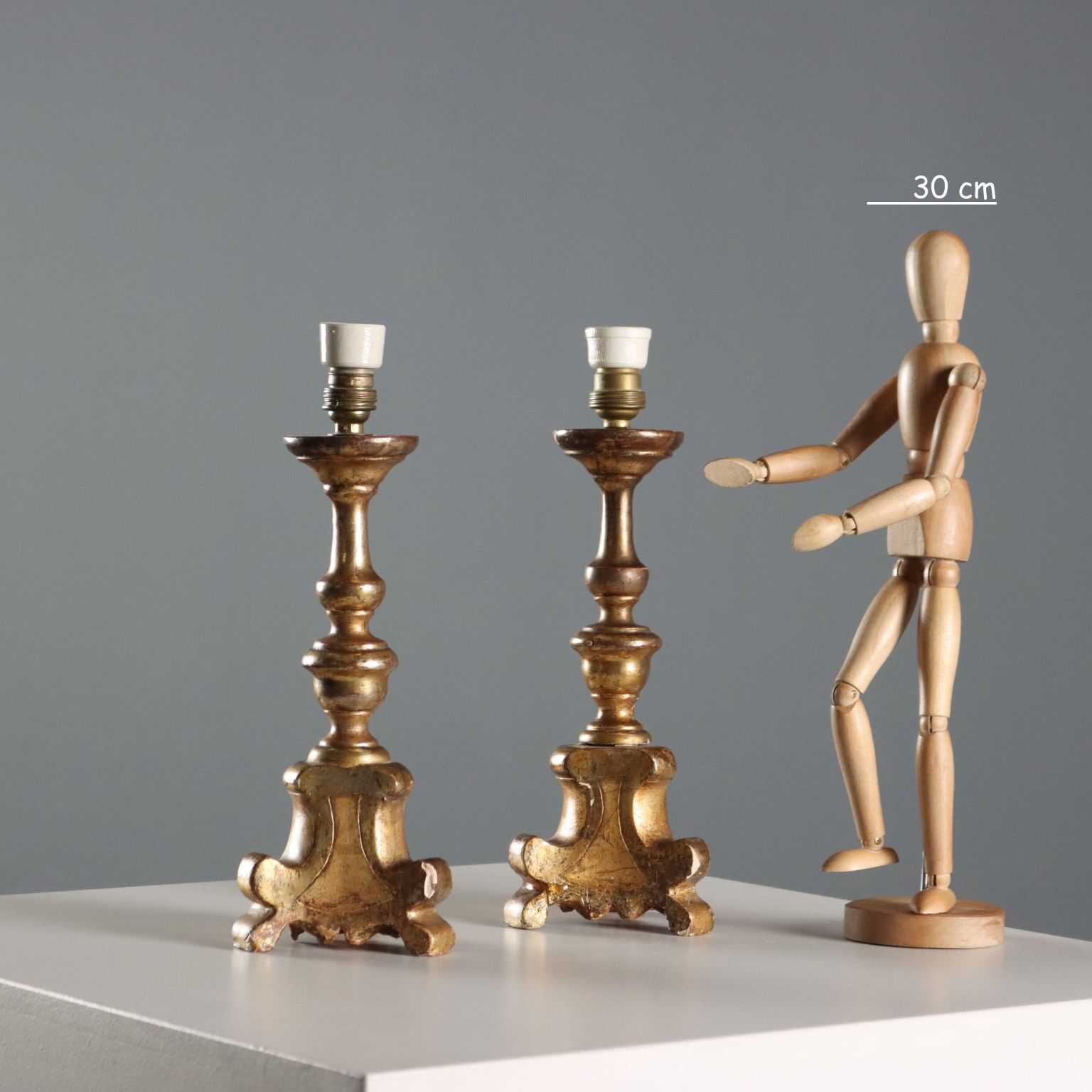 Candélabre d'époque en bois doré sculpté, Italie, XIXe siècle photo furniture