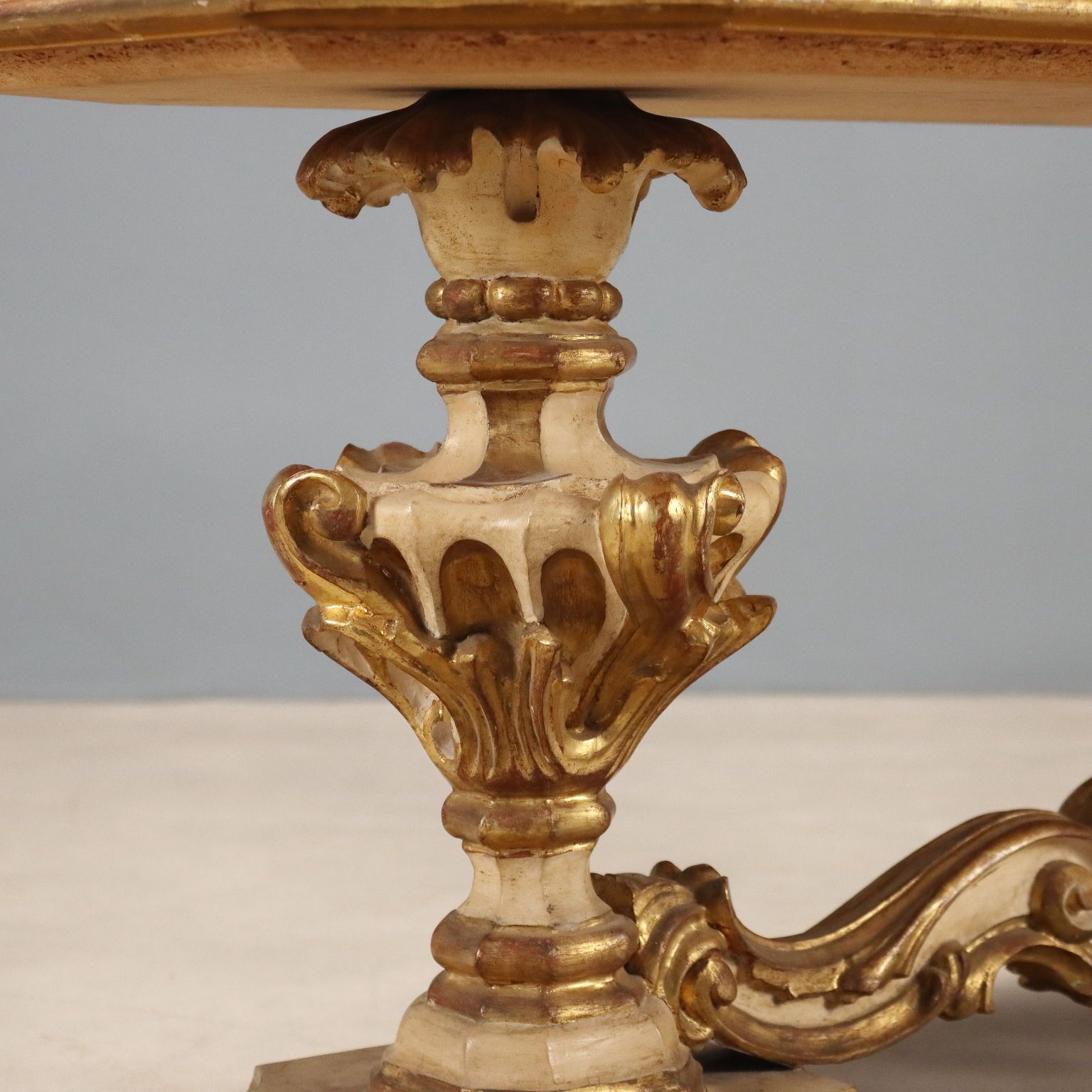 Table centrale de style baroque en bois, XIXe siècle photo 600.0