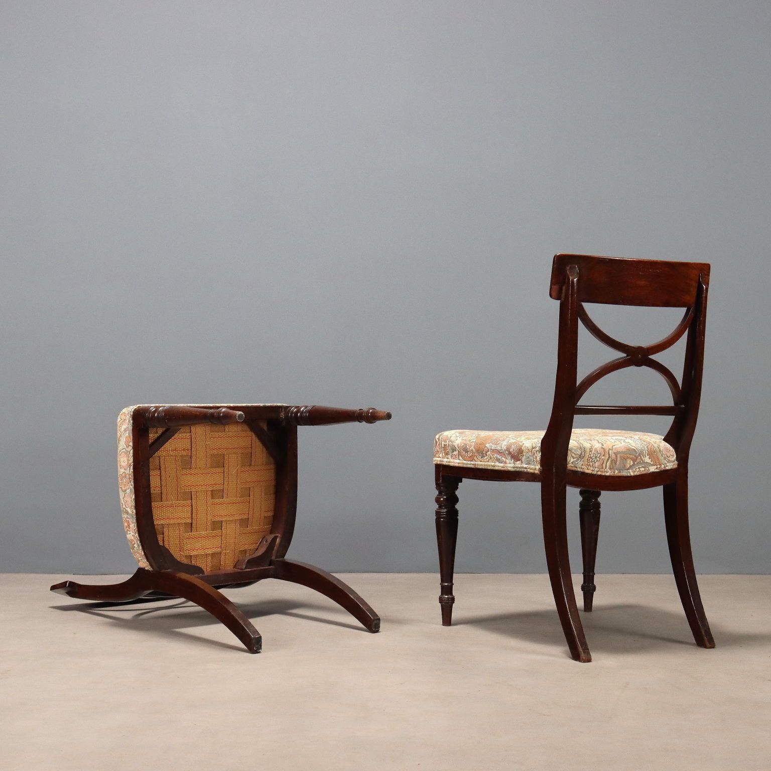 photo furniture Antique Chairs Mahogany Fabric Padded Seat United Kingdom '800