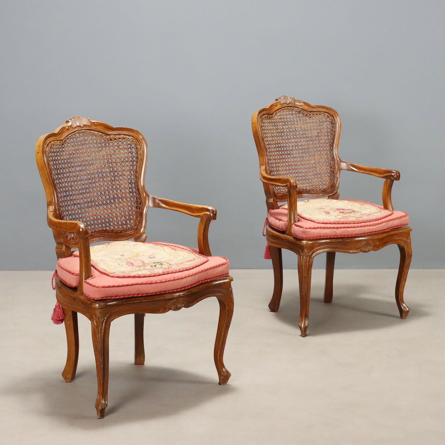 Fauteuils de style baroque en noyer et tissu, XIXe siècle