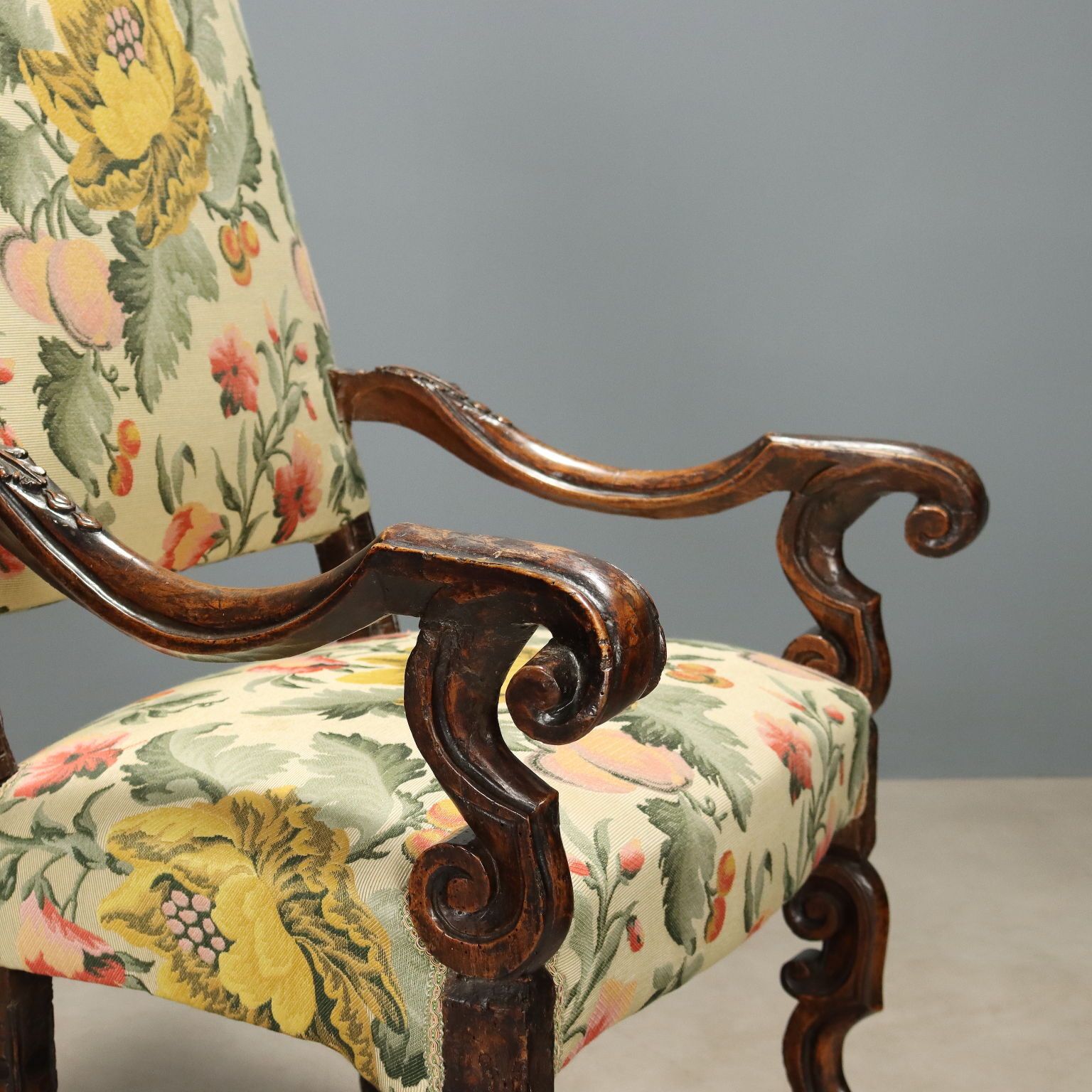 Fauteuil baroque en noyer et tissu, Italie, XVIIIe siècle photo 1020.0