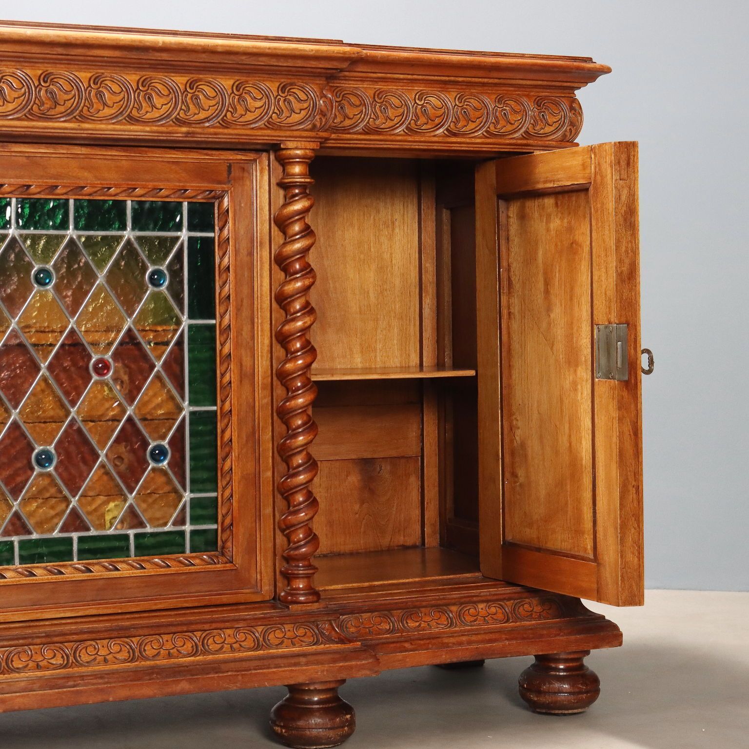 Armoire de style néo-baroque en noyer et verre, Italie, XIXe siècle photo vinterior