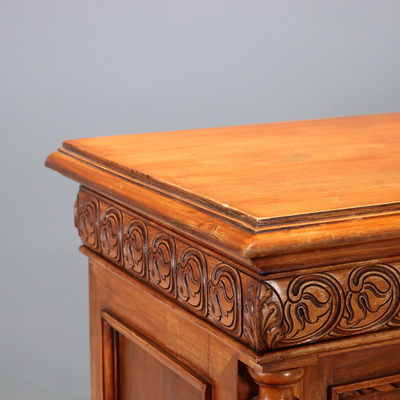 photo furniture Kast Neo-Barok Stijl Walnoot Glas Italië 19e Eeuw