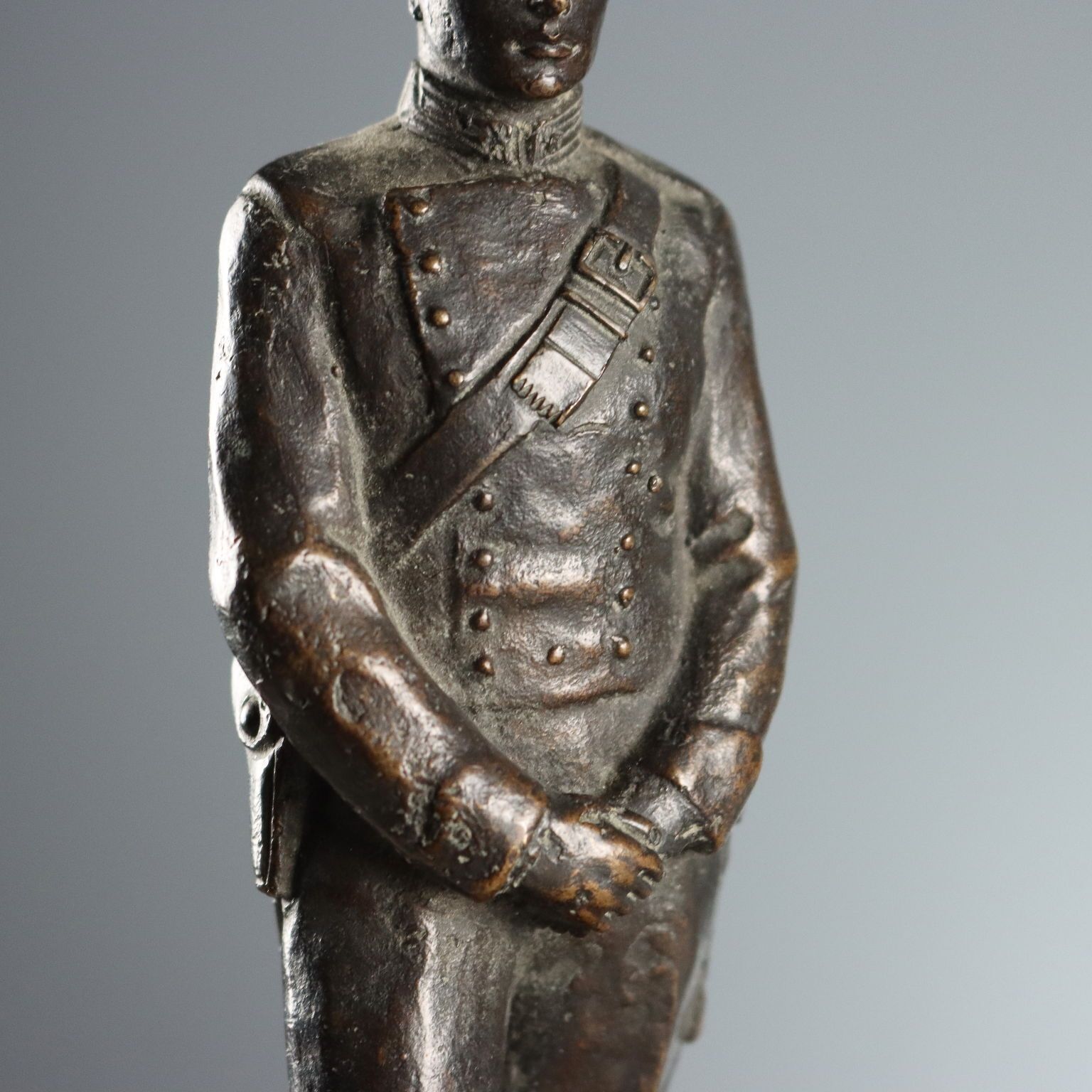 Figurine moderne Carabiniere en bronze, Italie, milieu du XXe siècle photo Décoration