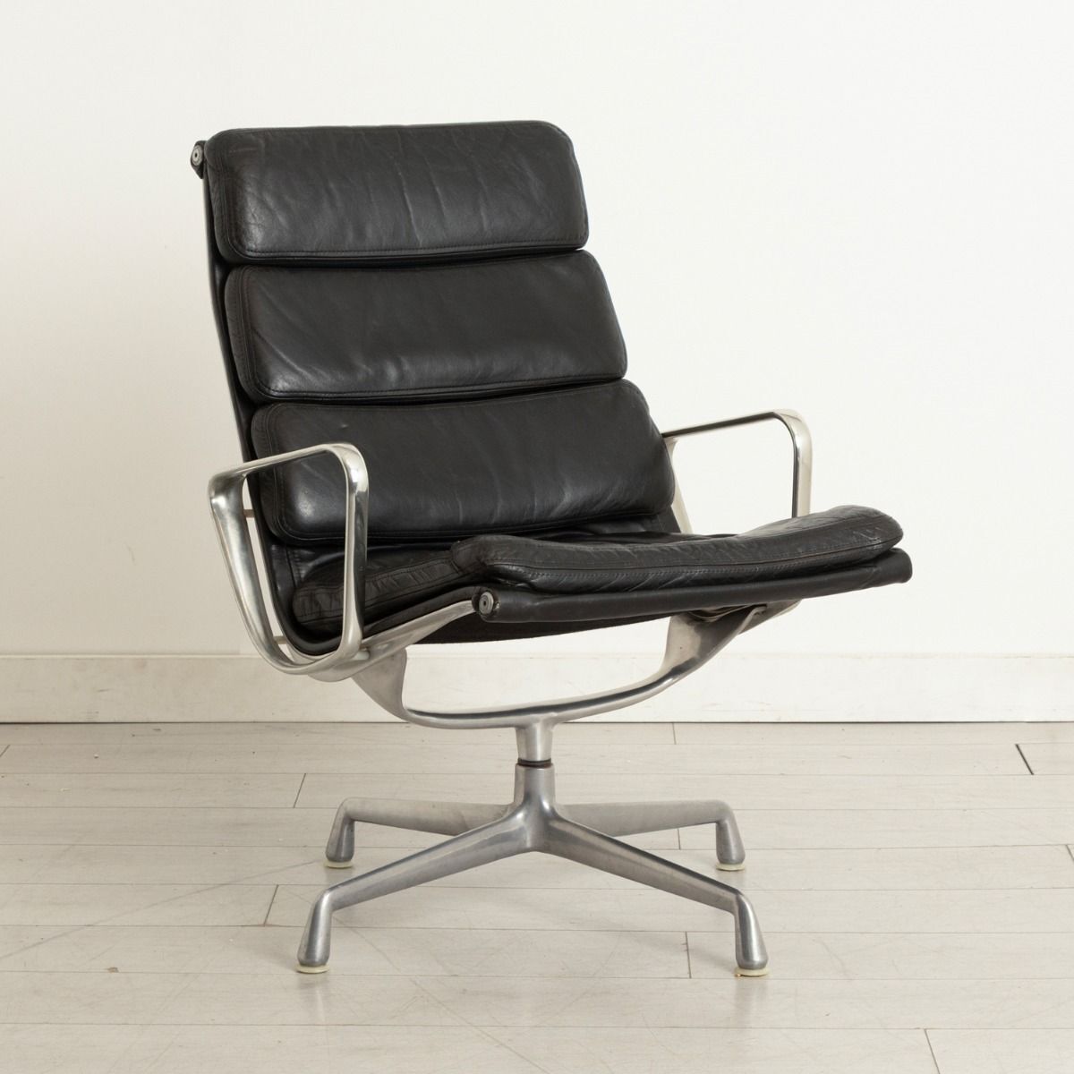 Soft Pad Aluminium Desk Chair Model A216 In Black Leather By Charles & Ray Eames For Herman Miller C.1975