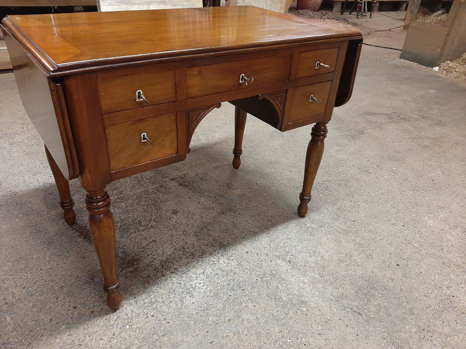 Lovely Antique Walnut Desk In Very Good Condition photo Furniture