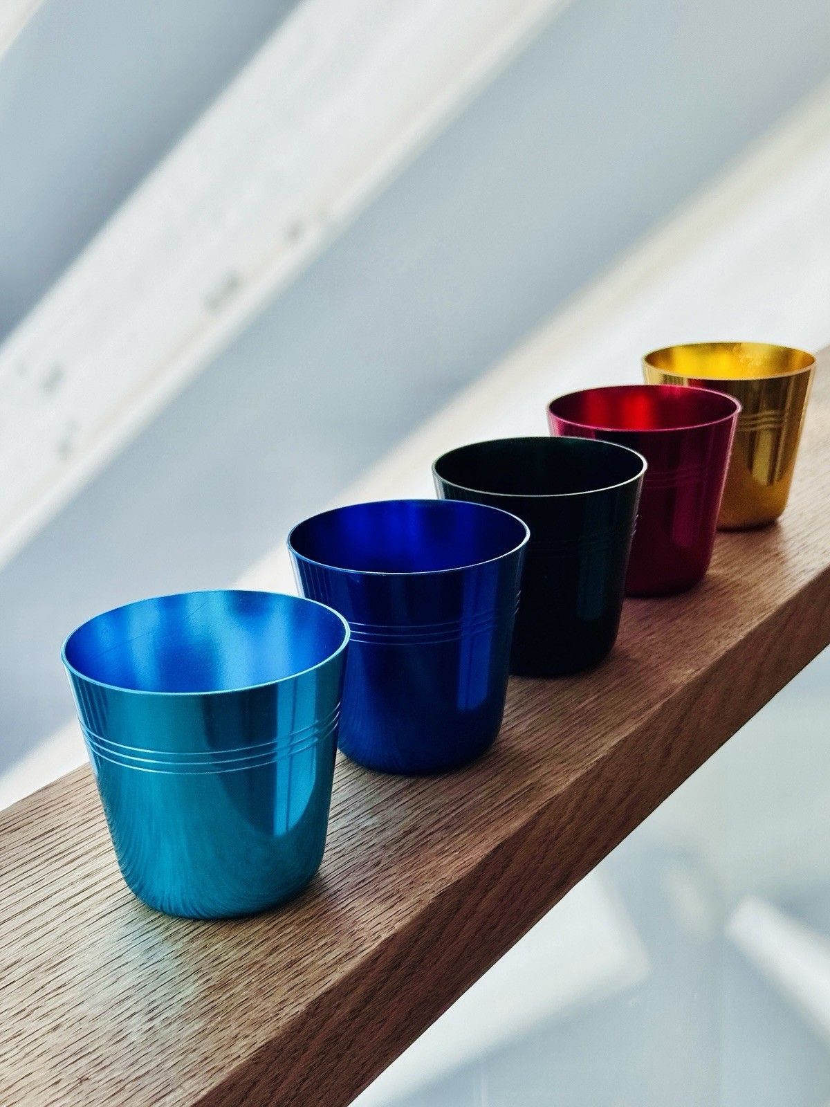 photo vinterior Set Of 5 1960’s Artex Anodised Cups & Bottle Opener In Buffalo Calf Leather Case