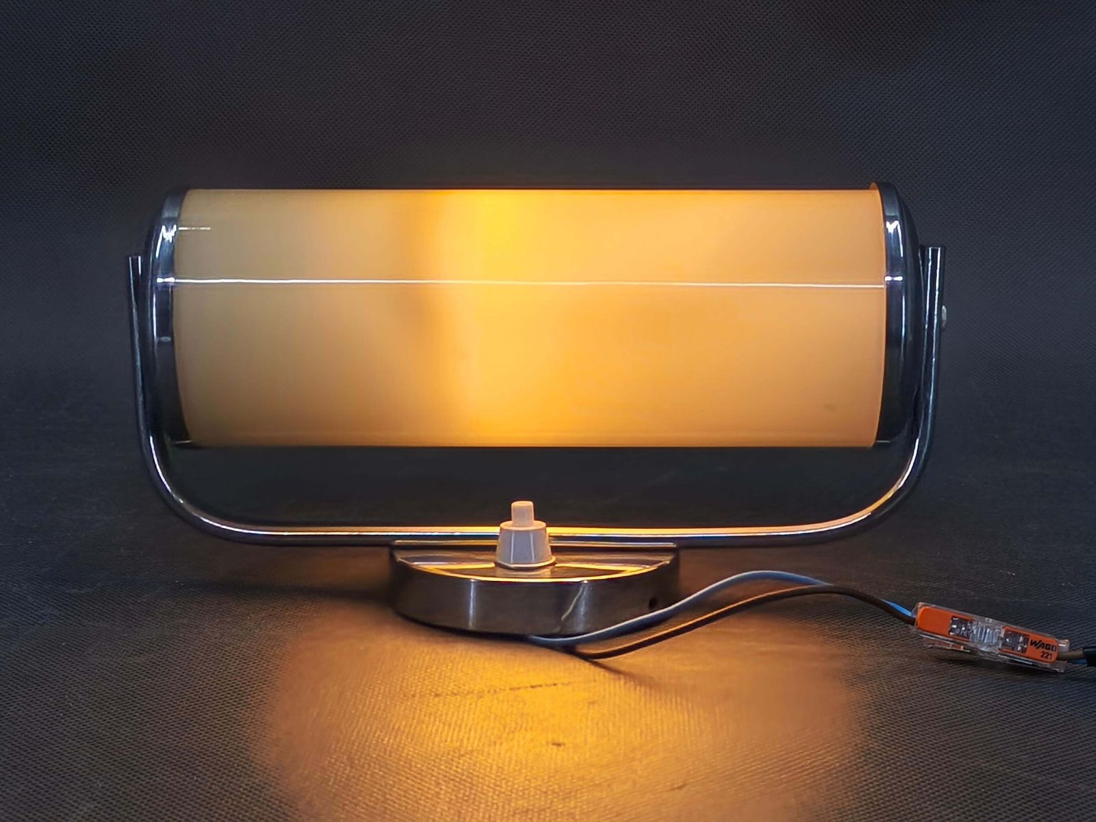 Tsjechische art deco wandlamp van opalineglas, jaren 1930 photo 319.0