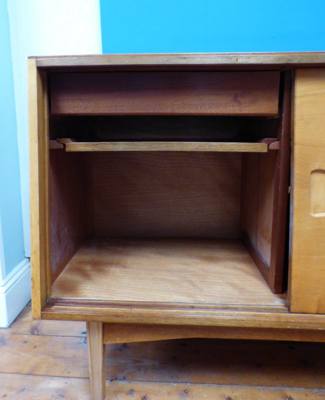 Superb Retro Mid Century Ian Audsley Heals Walnut Sideboard Good Con Uk Delivery photo vintage