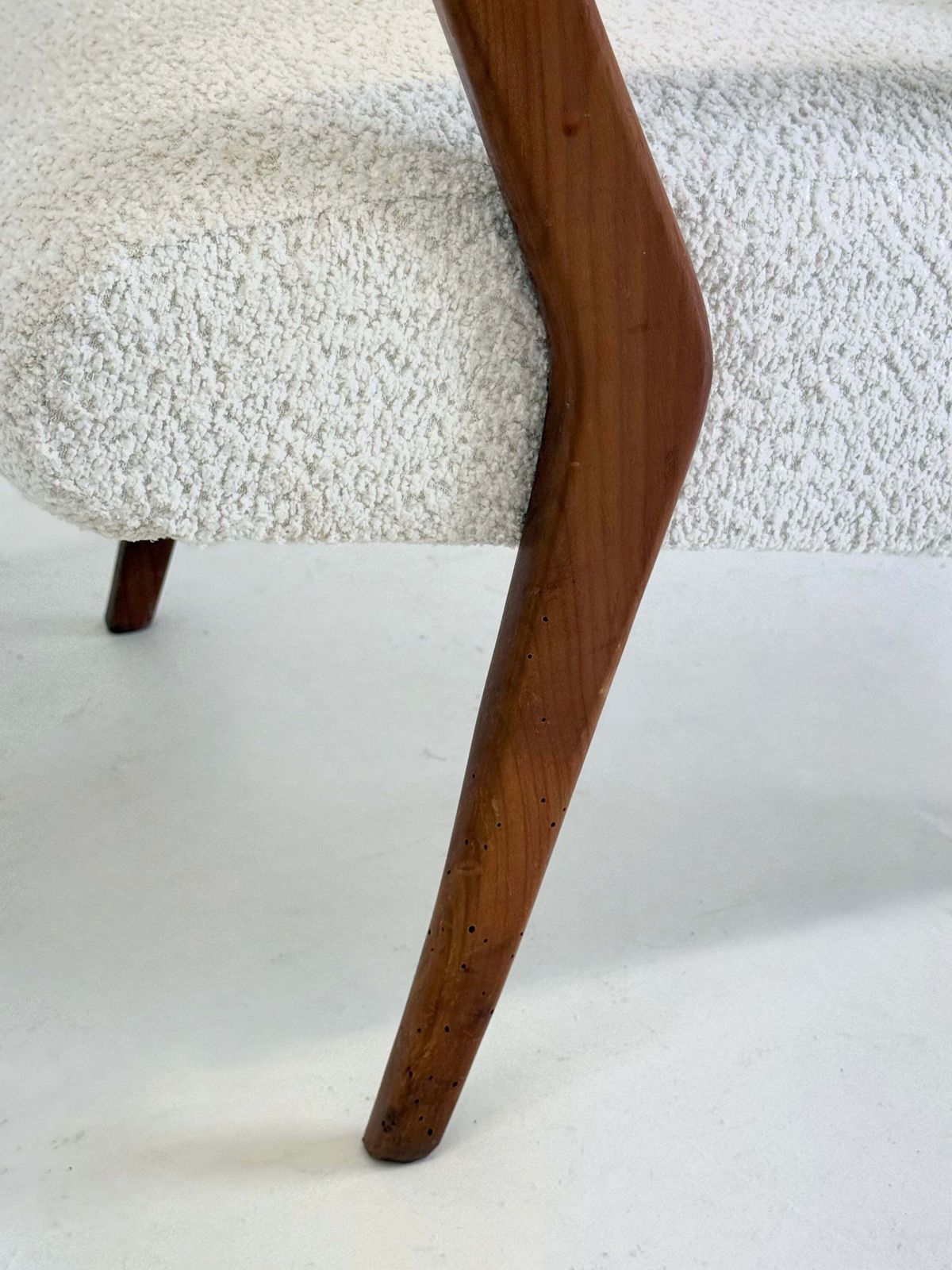 photo vinterior Italian Mid Century Lounge Armchair In Cherry Wood With White Buckle