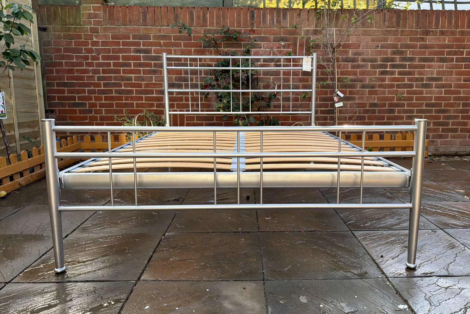 Pretty “The Original Bed Company” Milano Iron / Metal Double Size Frame, Great Condition photo furniture