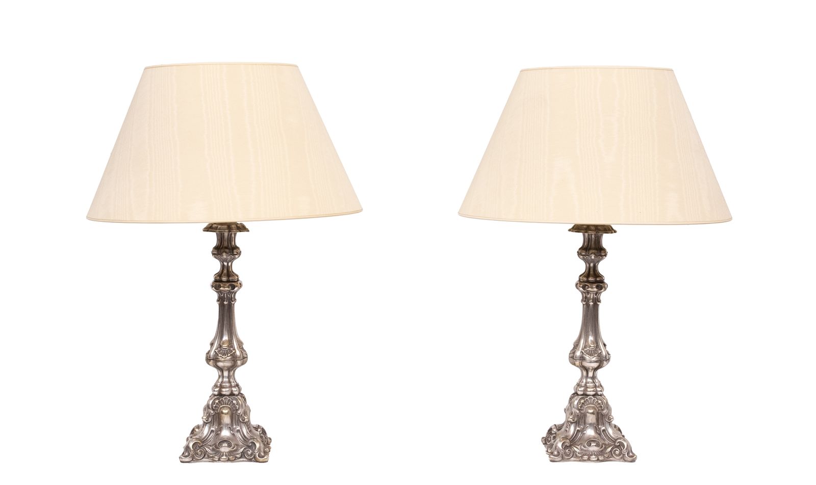 Fraai stel Rococo verzilverde tafellampen, ca. jaren 1920 photo furniture