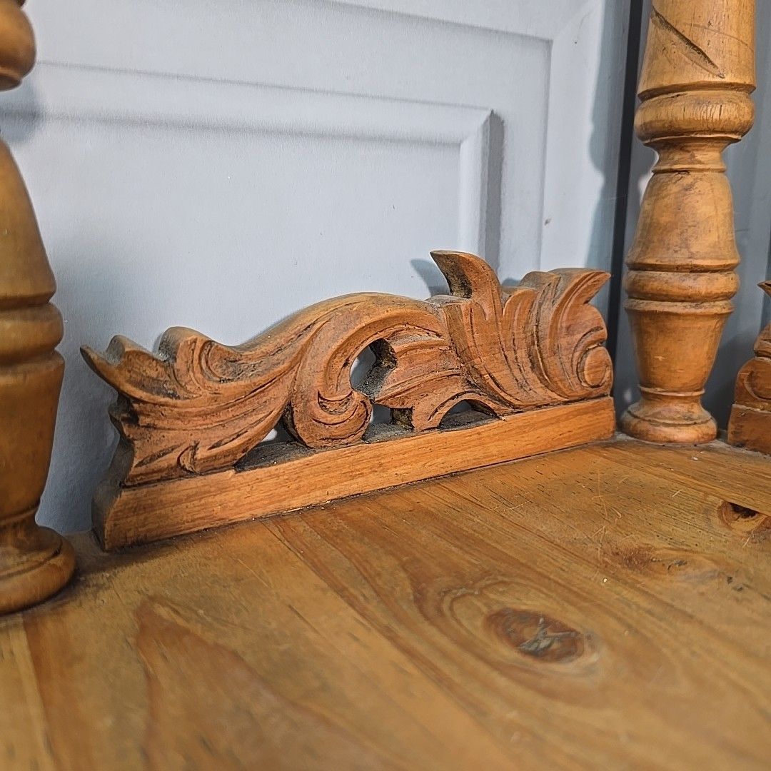 photo furniture Antique Whatnot Shelf Victorian Style Carved Pine 4 Tier Corner Turned Wooden