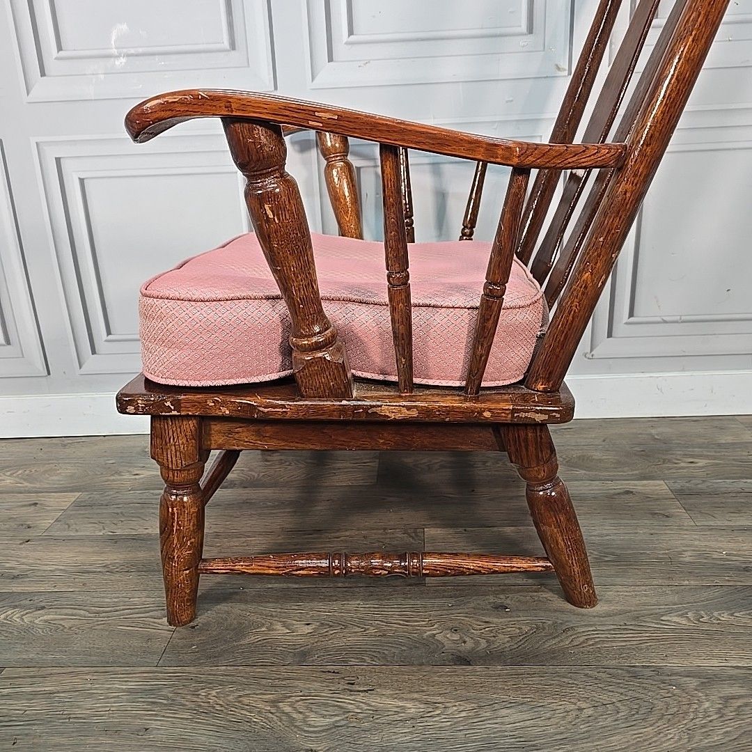 photo vintage Vintage High Back Armchair Solid Oak Turned Wood Cushions – Rustic Country