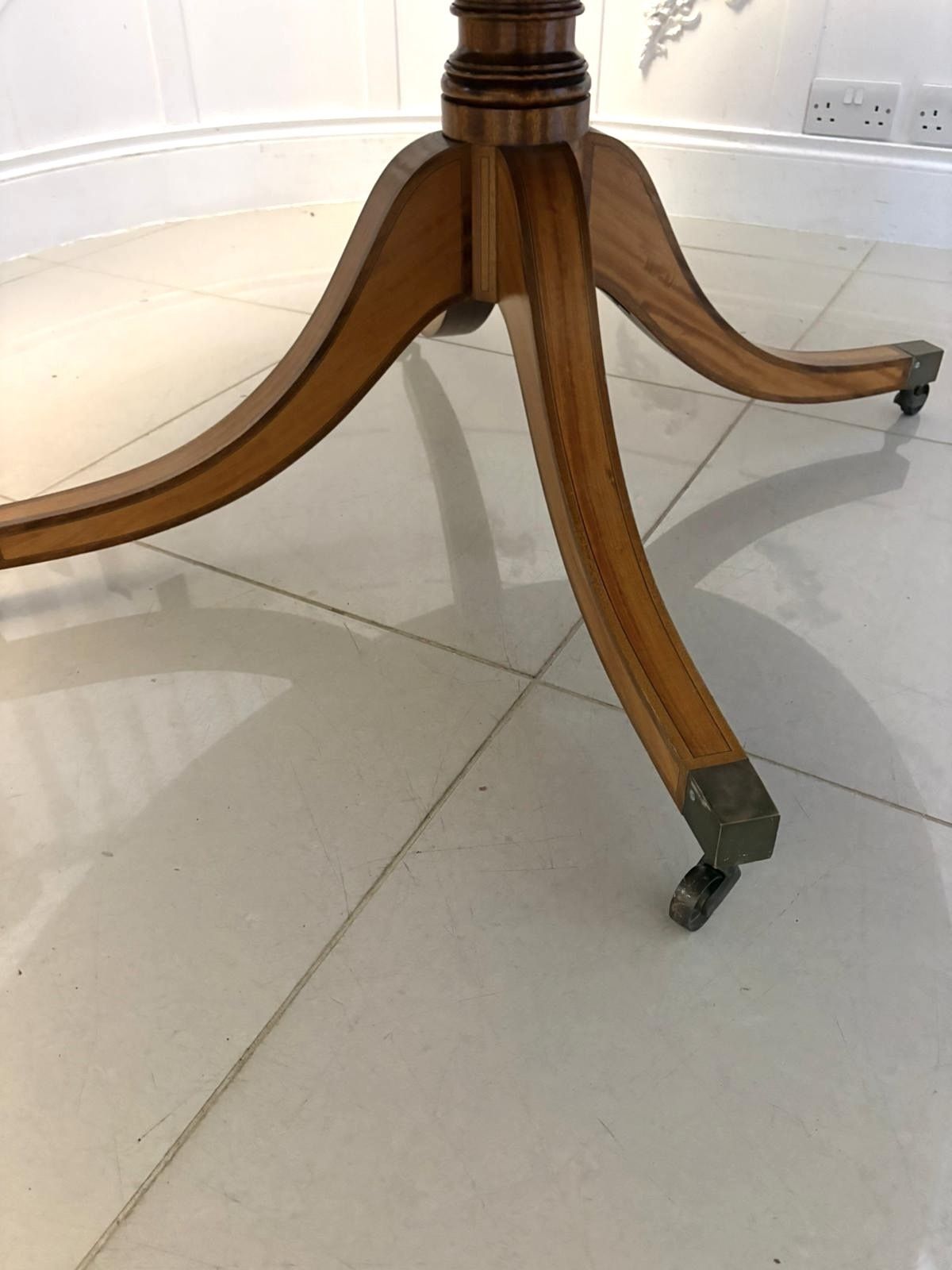 7200.0 Antique Figured Mahogany Oval Dining Table Satinwood Crossbanded 8 Seater photo