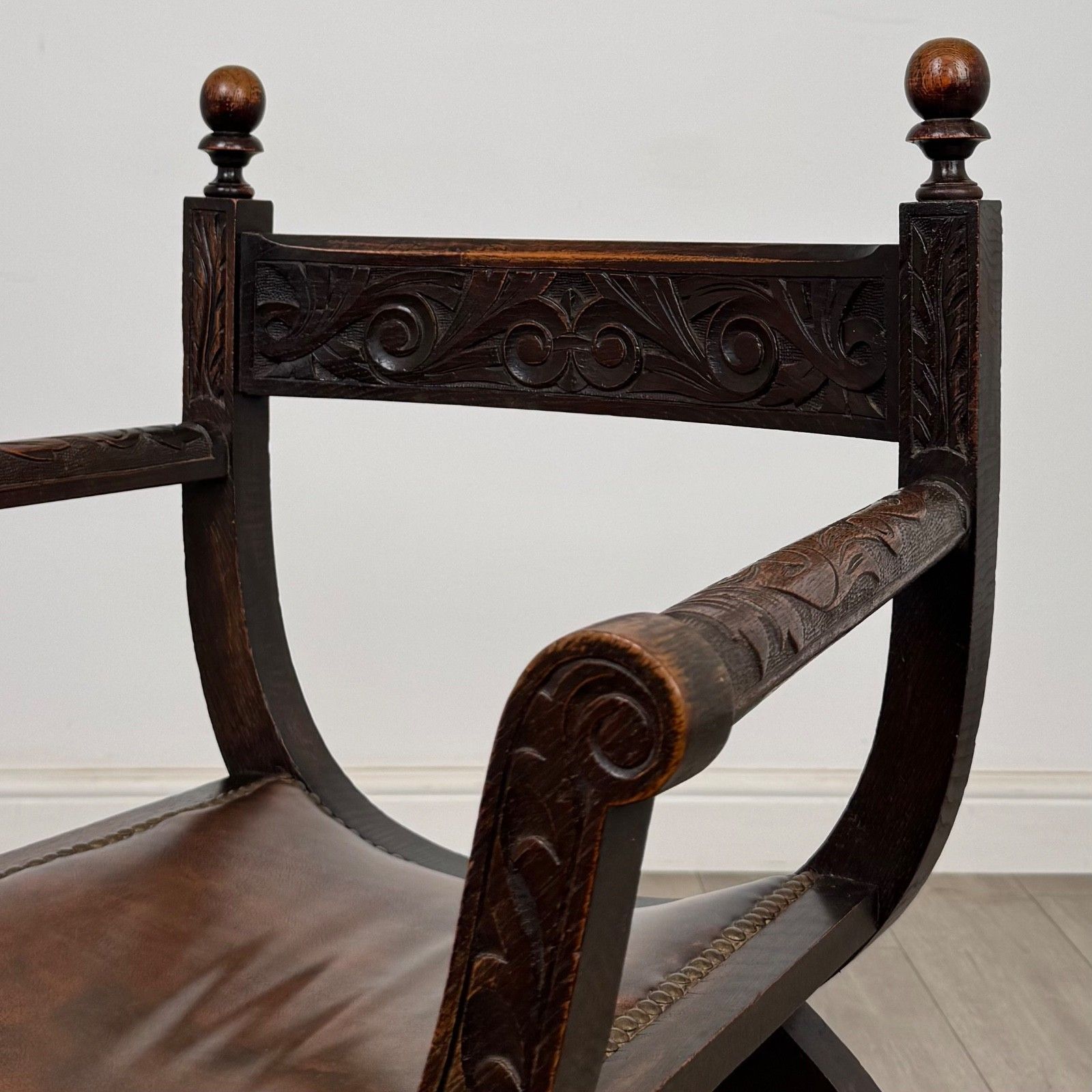 photo furniture Antique 19th Century Victorian Savonarola Chair In Oak ( Af 5683 )