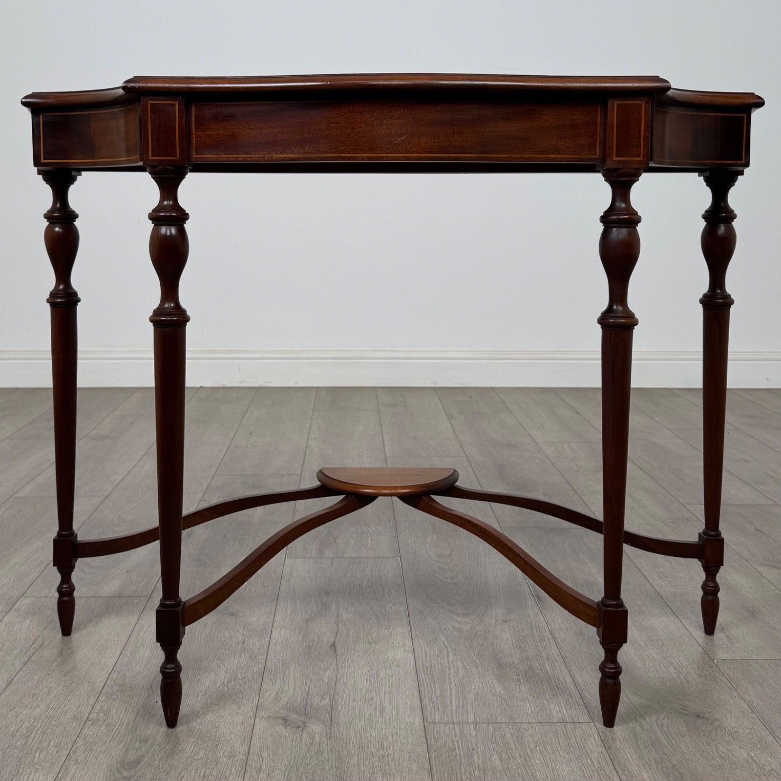 Antique 20th Century Serpentine Side Table In Mahogany ( Af 5646 )