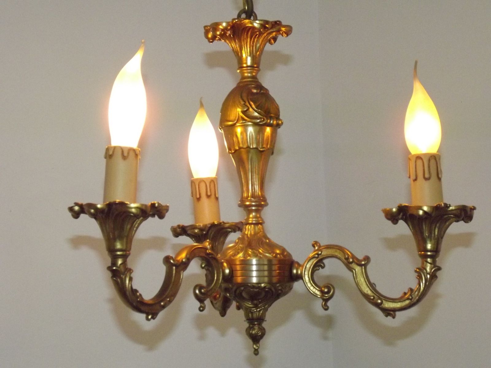 Lustre à 3 bras de style traditionnel français en bronze estampillé, mid-century photo buy
