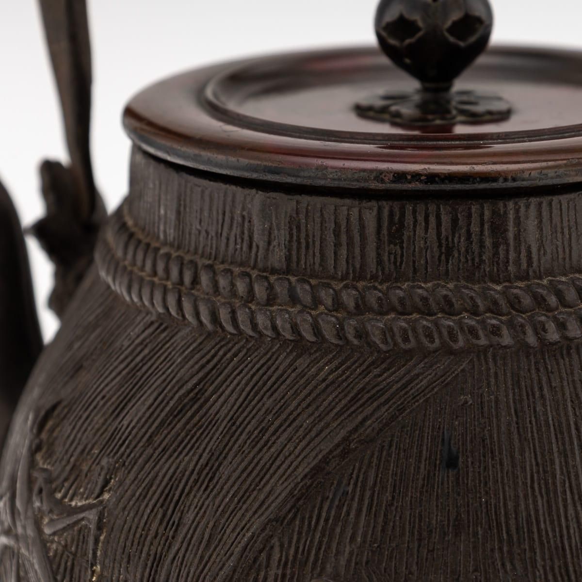 photo vintage Antique 19thc Japanese Cast Iron 'Ryubundoa' Carved Tetsubin Kettle C.1890
