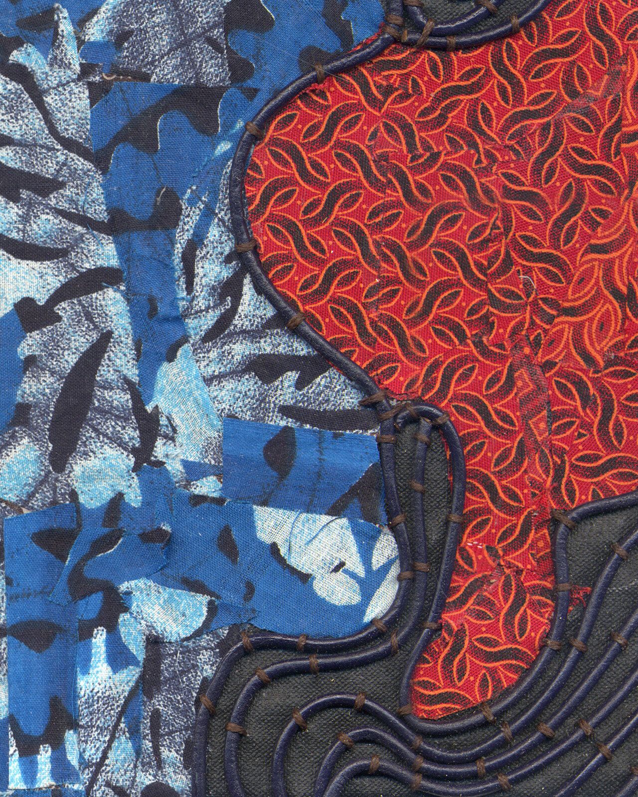 Ingelijste textielcollage van Lizette Chirrime, belangrijk Mozambikaans outsider artist photo furniture
