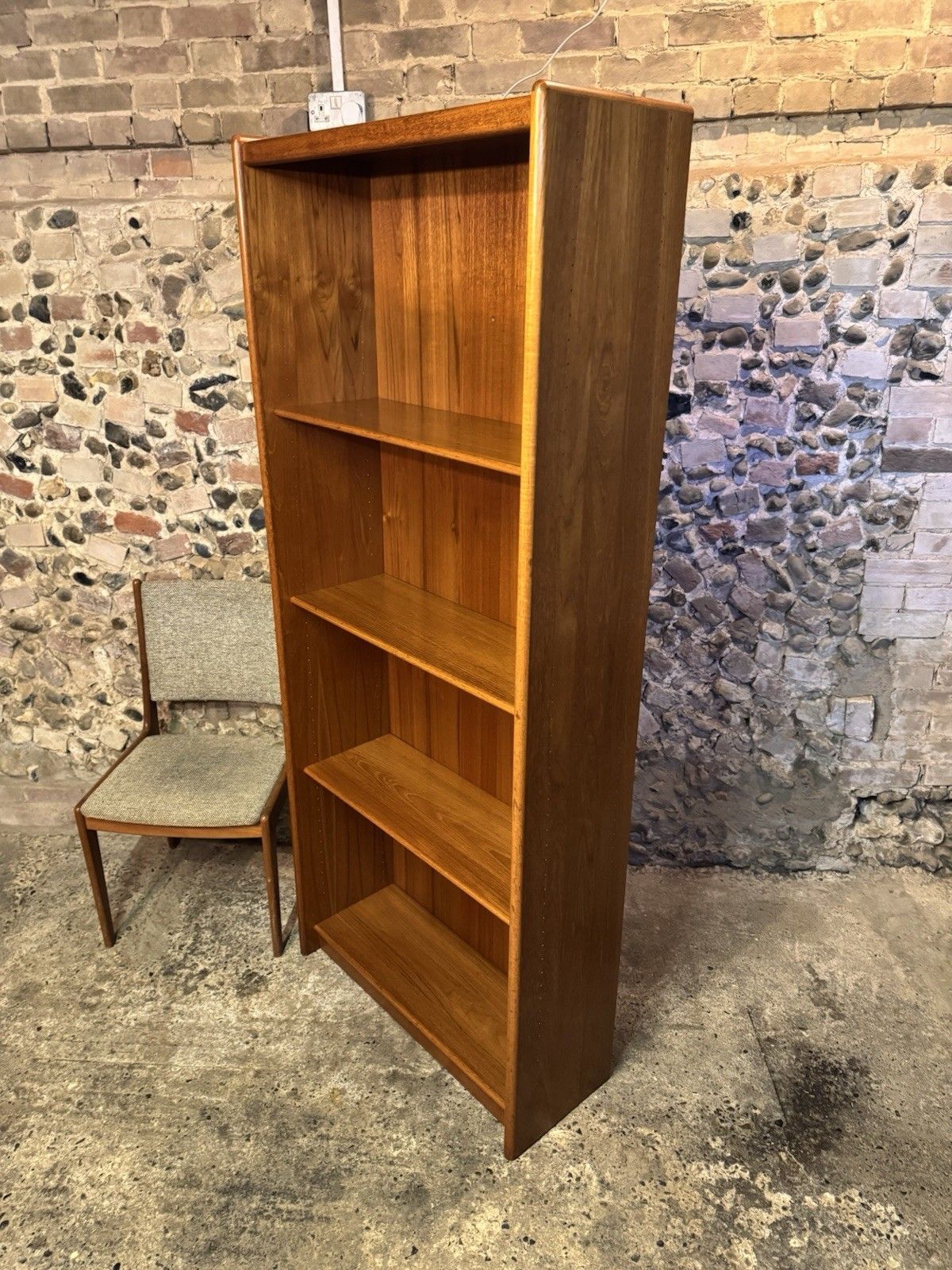 photo vinterior 🚛 Vintage Mid Century Danish Teak Tall Bookshelf / Display Shelving / Bookcase