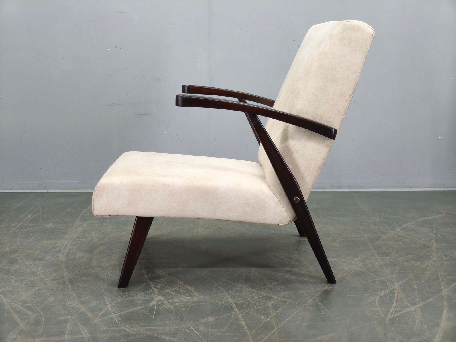 Mid-Century crème velvet loungestoel, Tsjechoslowakije, jaren 1960 photo Meubels