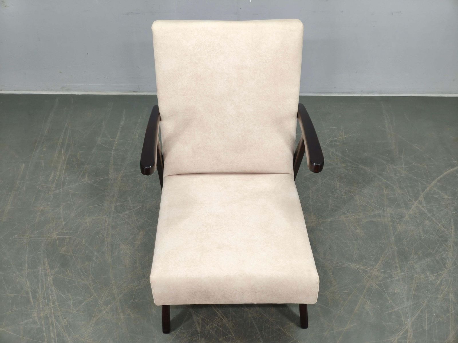 Mid-Century crème velvet loungestoel, Tsjechoslowakije, jaren 1960 photo vintage